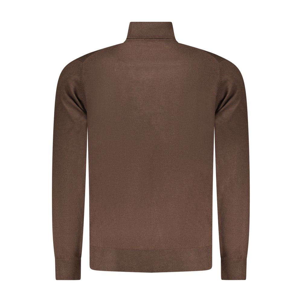 This Sweater by Norway 1963 for men in wool polyester & polyamide brown & signature presents a understated silhouette, featuring a sophisticated turtle neckline and for a understated finish.