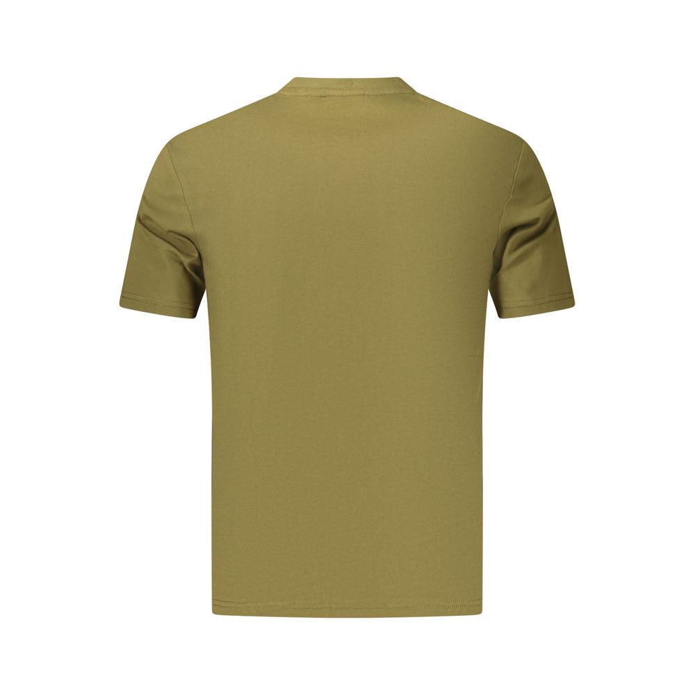 T-Shirt by Napapijri for men in organic cotton green & signature showcases a dramatic silhouette, elegantly detailed with a dramatic crew neckline and for a truly dramatic finish.
