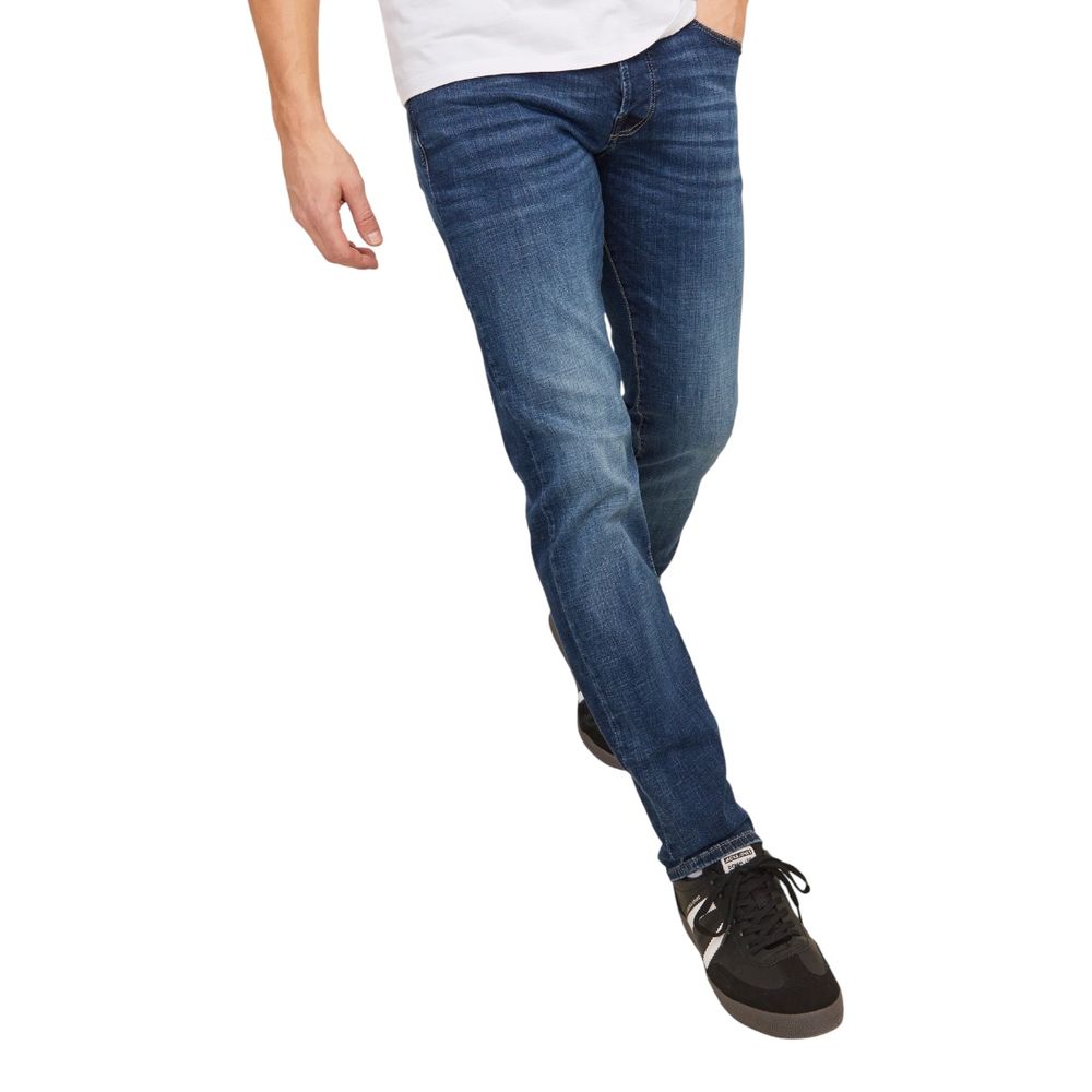 Jeans by Jack Jones for men in denim cotton blue presents a tailored silhouette, showcasing a tailored straight-leg, relaxed-fit & regular-fit and long cut with a refined for a truly tailored aesthetic.
