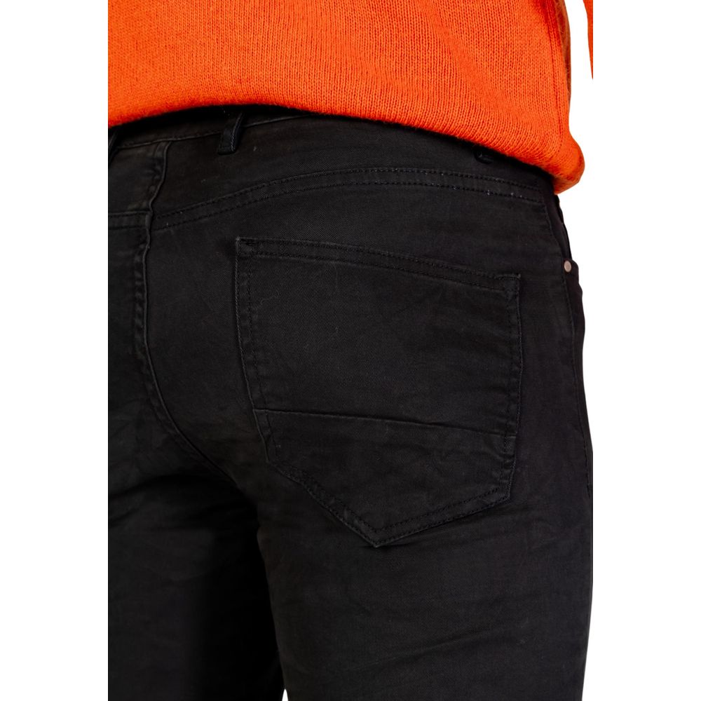 Trousers by Borghese for men in stretch cotton gray presents a smart silhouette, meticulously detailed with a smart skinny & regular-fit, a smart long, and a smart .