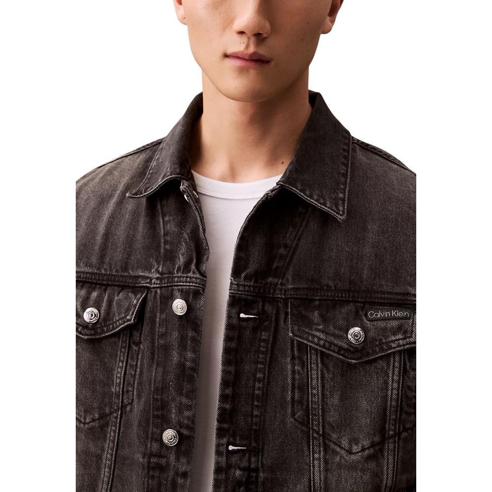 Jacket by Calvin Klein Jeans for men in denim cotton black presents a impeccable silhouette, showcasing distinct pockets and a impeccable for a sophisticated finish.
