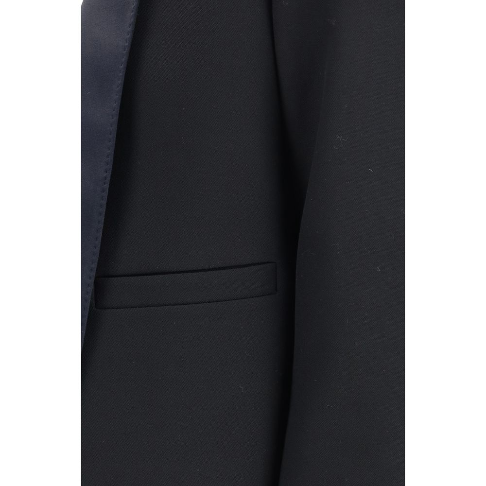 Overcoat by Tom Ford for women in wool black presents a luxurious silhouette, showcasing a luxurious and sophisticated pockets for a premium, luxurious look.