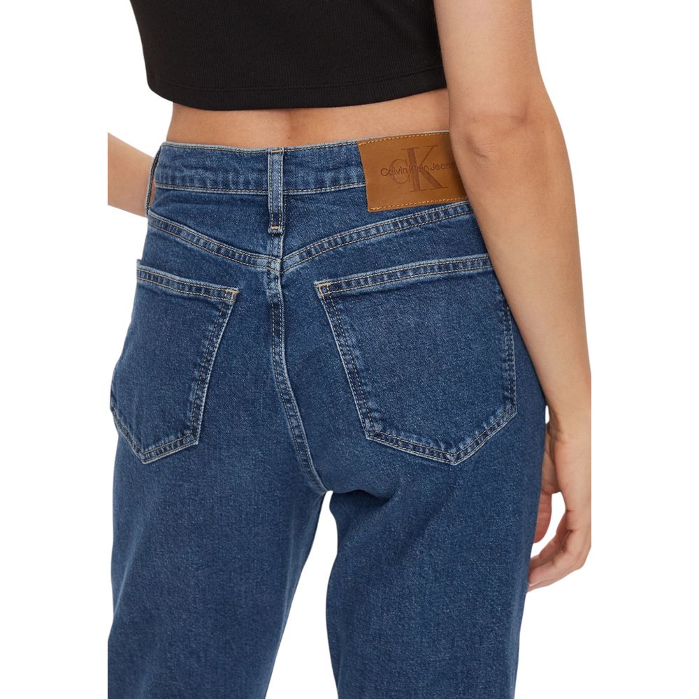 Jeans by Calvin Klein Jeans for women in stretch denim cotton blue features a refined silhouette with a refined skinny & slim, defined by a and a refined long for a refined finish.