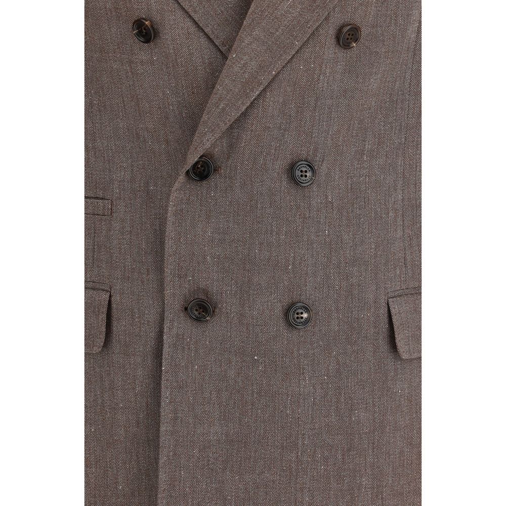 This Blazer by Brunello Cucinelli for men in linen & wool brown, burgundy & natural presents a tailored silhouette, meticulously tailored with a tailored and distinctive for a tailored finish.