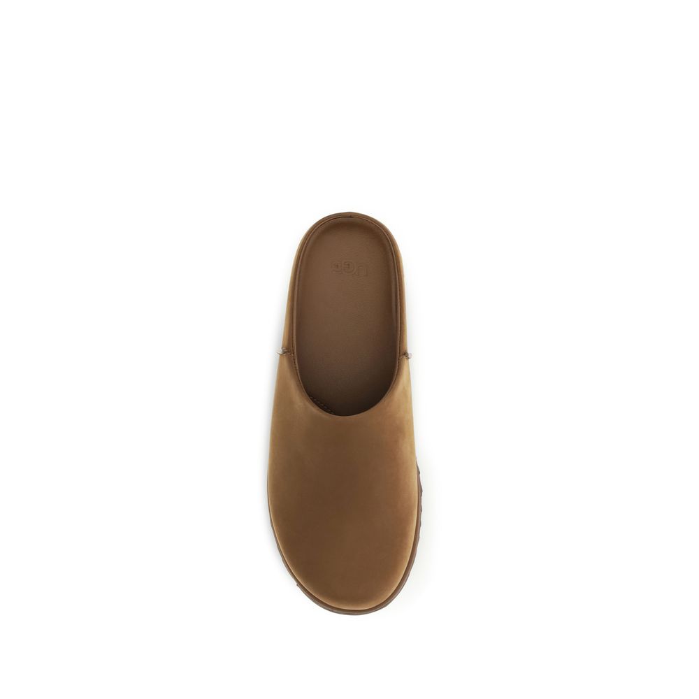 This Flat Mule Mules Slip-On Shoes by UGG for men in eva & bos taurus nubuck calf leather brown features an exquisite silhouette from the Men's EVA & Bos Taurus Nubuck Calf Leather Flat Mule Mules Slip-On Shoes collection, defined by a sophisticated flat and elegant .
