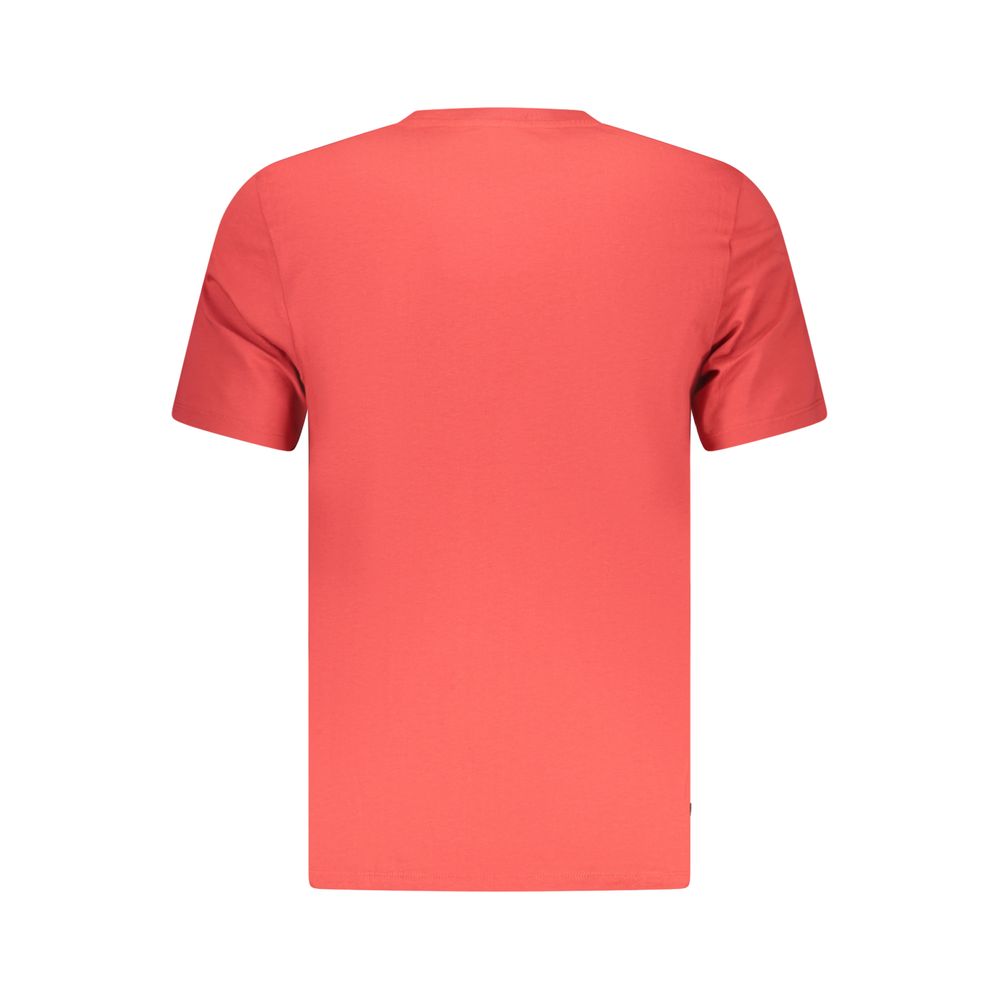 T-Shirt by Timberland for men in cotton red features an on trend silhouette, perfectly showcasing a on trend and for an elevated aesthetic.