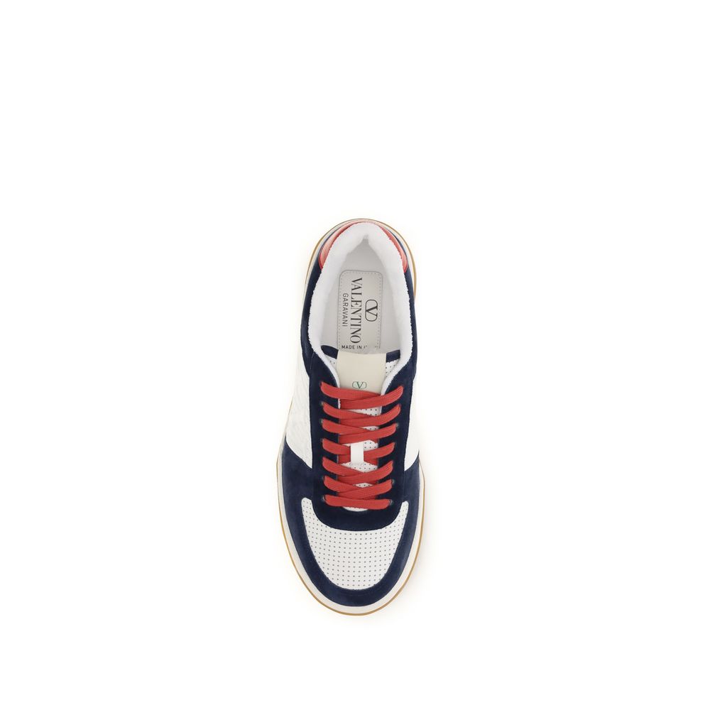 Athletic Sneakers Valentino Garavani men nappa bos taurus calf leather black, white & signature featuring a avant-garde V Logo Men's Low Top Nappa Bos Taurus Calf Leather Athletic Sneakers design with a avant-garde low-top style for a refined finish.
