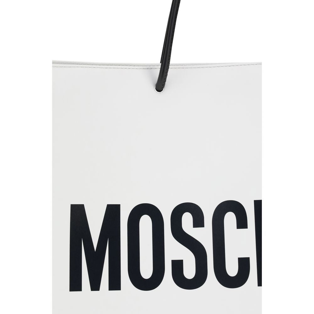 This Travel Shoulder Shopper Handbag by Moschino for women in bos taurus calf leather and white & print presents a sculptural silhouette featuring a secure snap, ample , and versatile shoulder-strap & handle for a sculptural finish.