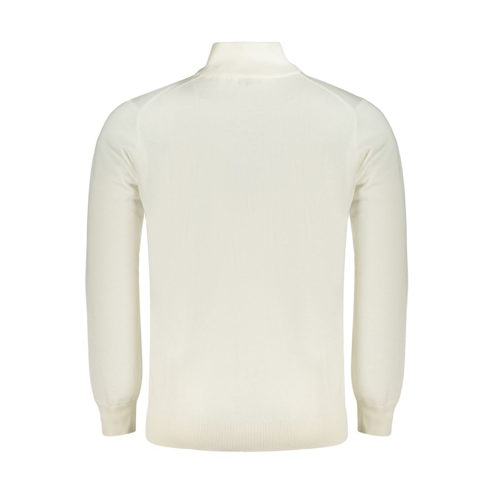 Cardigan by Norway 1963 for men in cotton white showcases a luxurious silhouette, meticulously detailed with a sophisticated and for a refined finish.