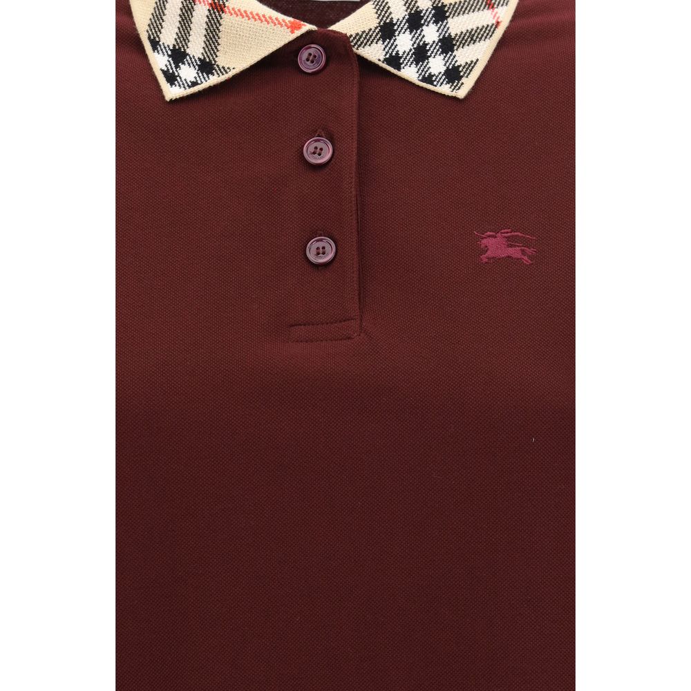 Dress by Burberry for women in cotton bordeaux & patterned features an cute silhouette, detailed with a and that elegantly flows into a cute short.