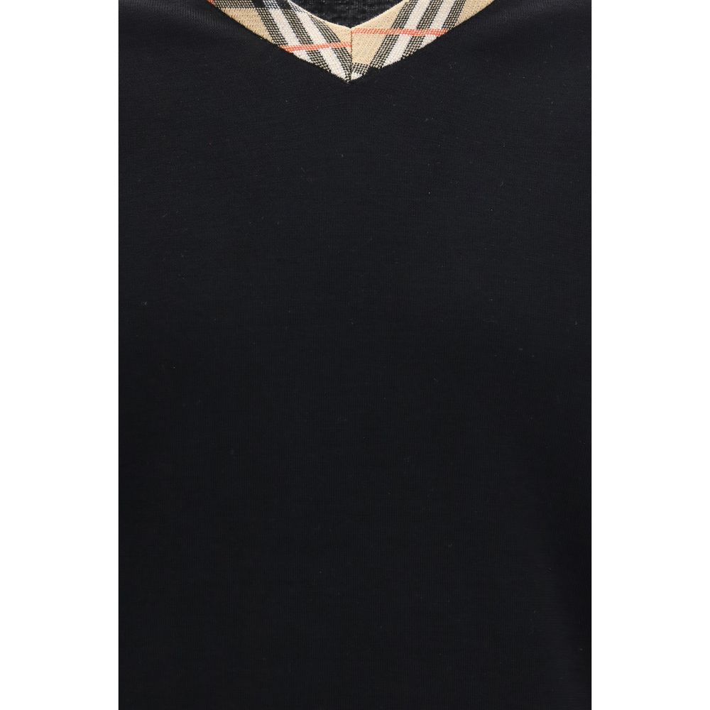 Sweatshirt by Burberry for men in merino wool black, sand & signature features an magnificent silhouette, showcasing a sophisticated v-neck neckline and detail for a truly magnificent finish.