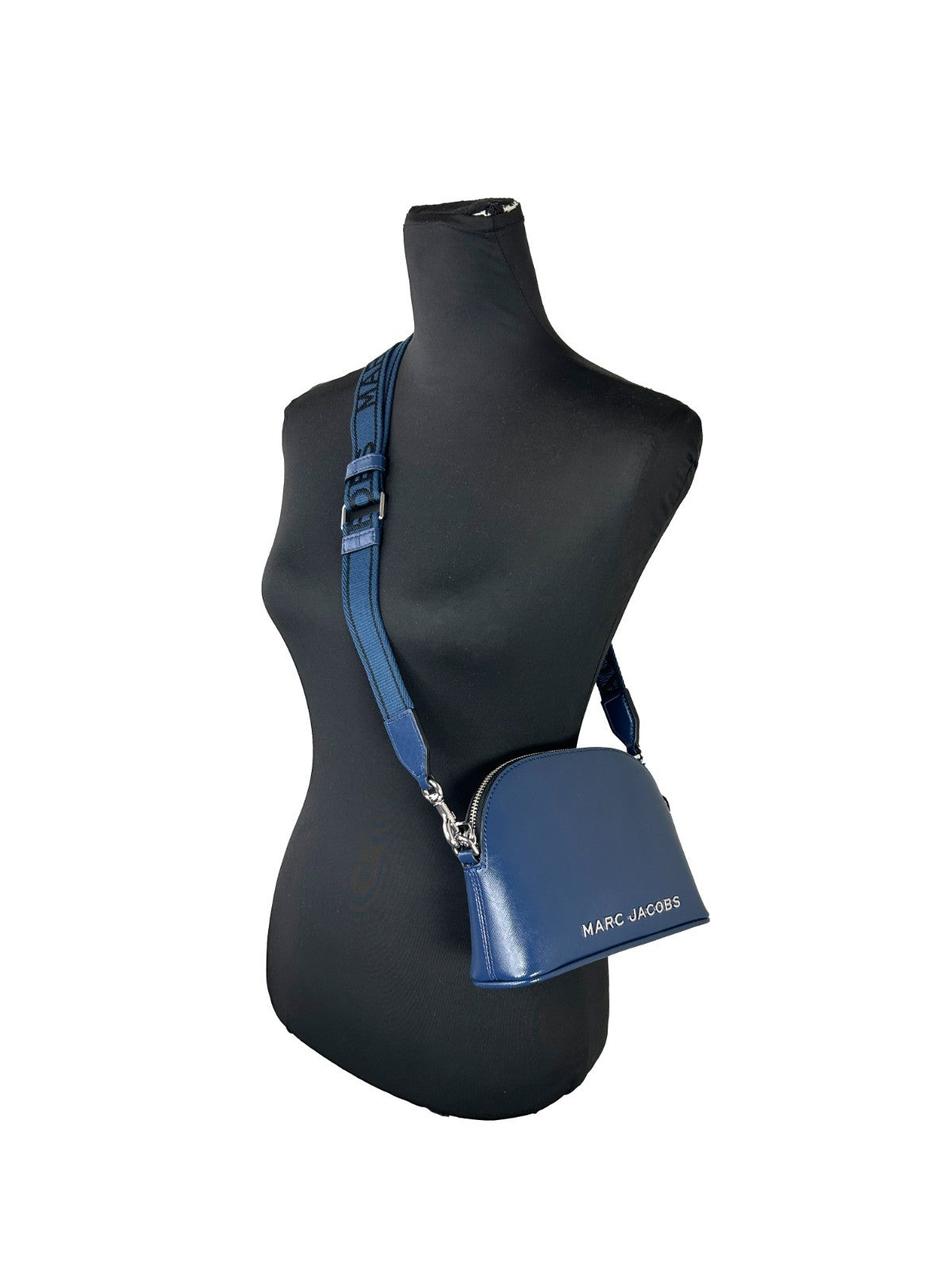 Small Crossbody Dome Handbag by Marc Jacobs for women in raffia & leather blue & silver features a multifaceted silhouette, showcasing a secure zipper and multifaceted with versatile crossbody-strap, adjustable-strap & detachable-strap for multifaceted style.