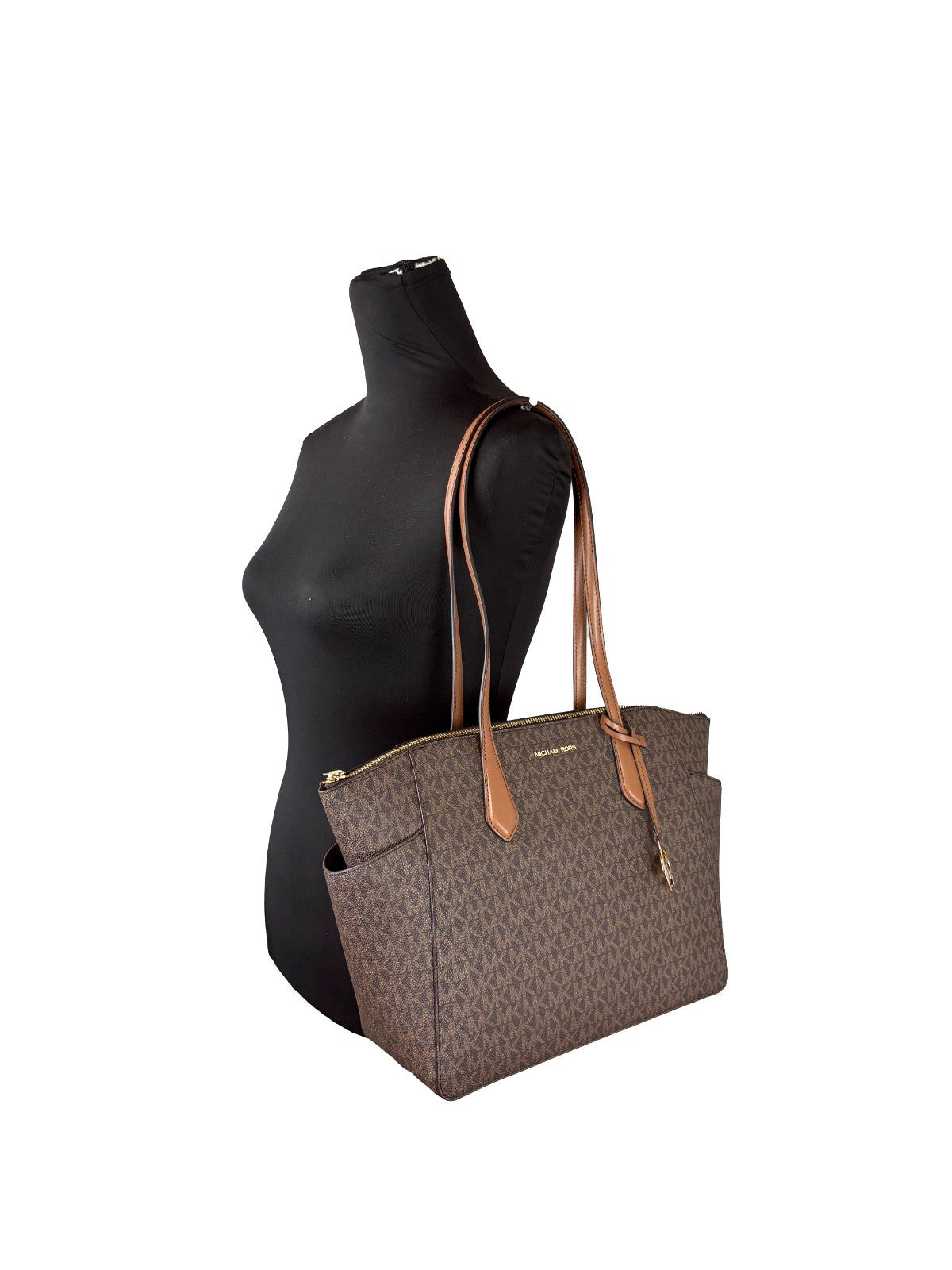 Medium Tote Bag by Michael Kors for women in synthetic polyurethane leather brown, gold & signature features an jet-set Marilyn Synthetic Polyurethane Leather Medium Tote Bag design with a secure zipper, ample , and versatile for an jet-set finish.