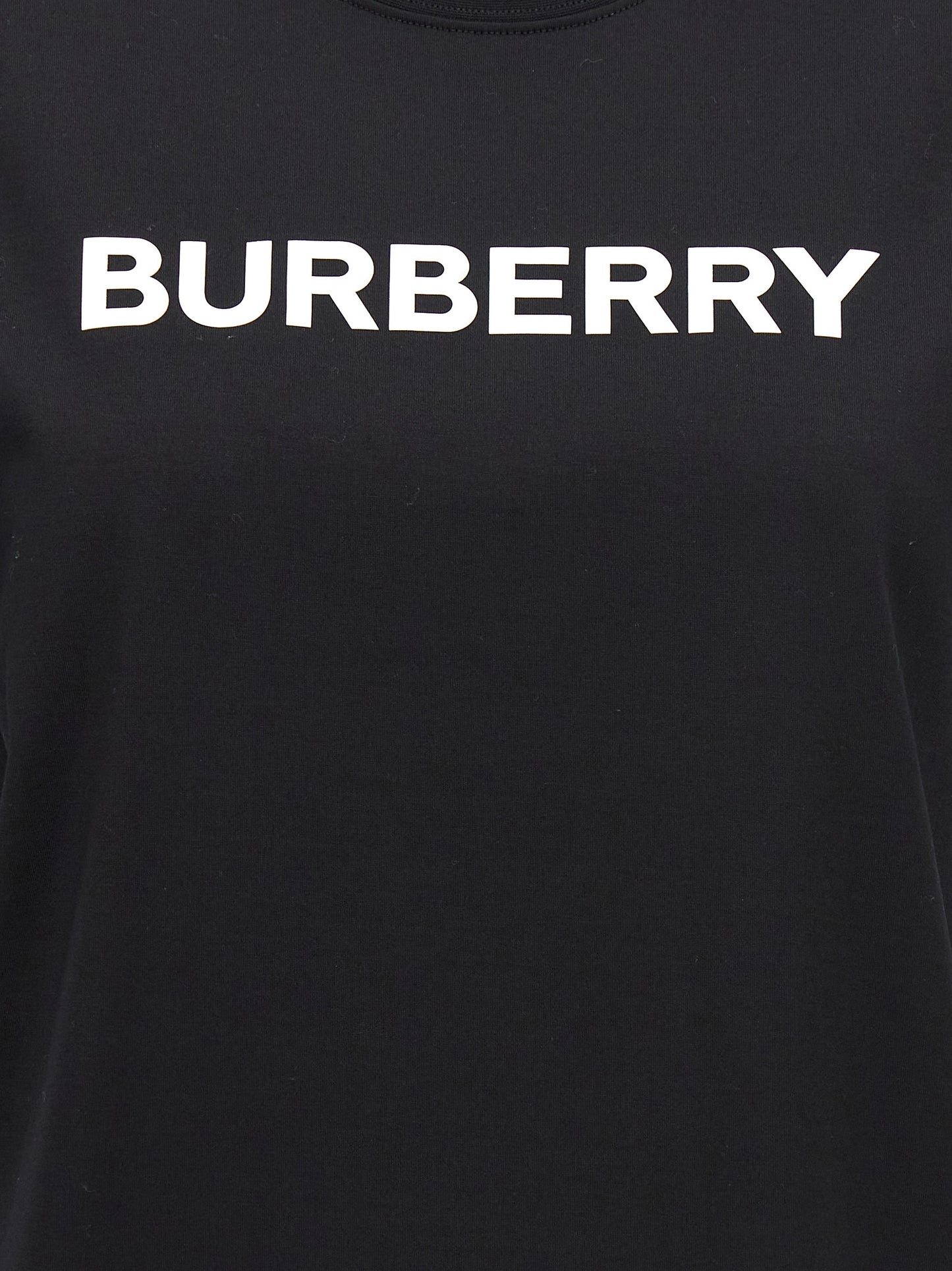 T-Shirt by Burberry for women in cotton bicolour, black, white & print showcases a dramatic silhouette, elegantly detailed with a dramatic and for a truly dramatic finish.