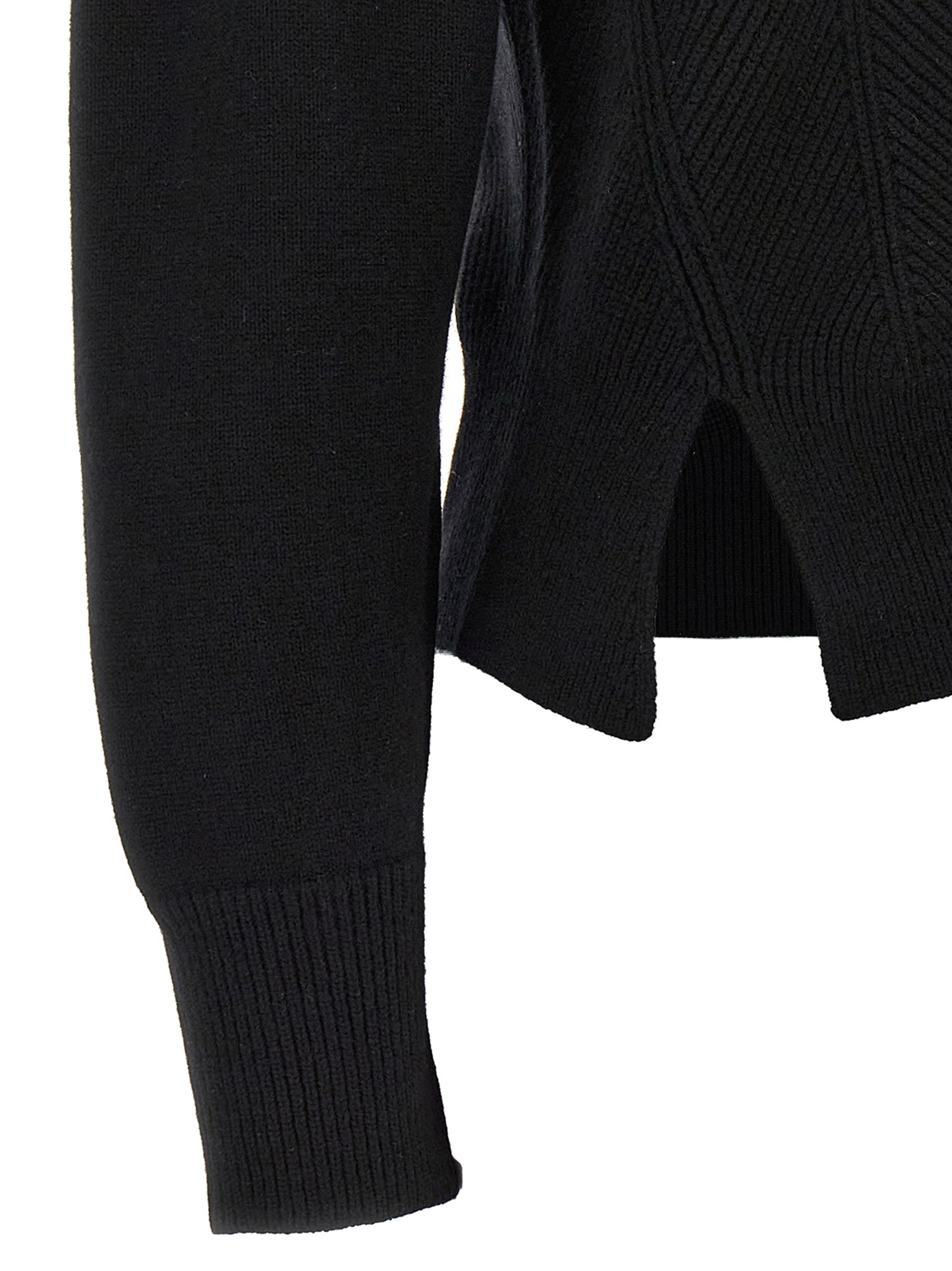 Top by Alexander McQueen for women in cashmere black & chevron features an sumptuous silhouette, showcasing a sophisticated and sumptuous for a refined look.