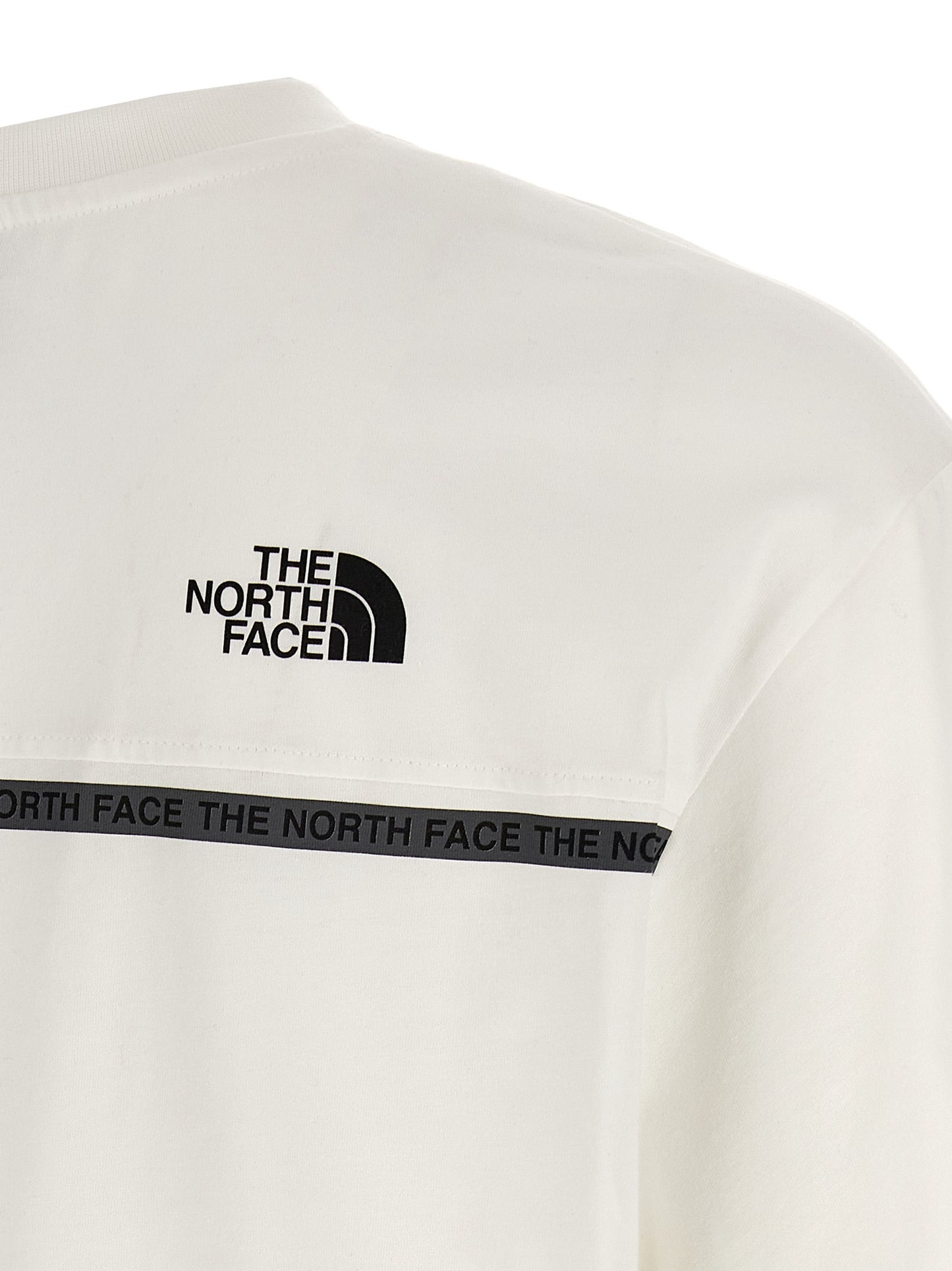 T-Shirt by The North Face for men in cotton bicolour, black & white features an edgy silhouette, meticulously detailed with a sophisticated and for a truly edgy finish.