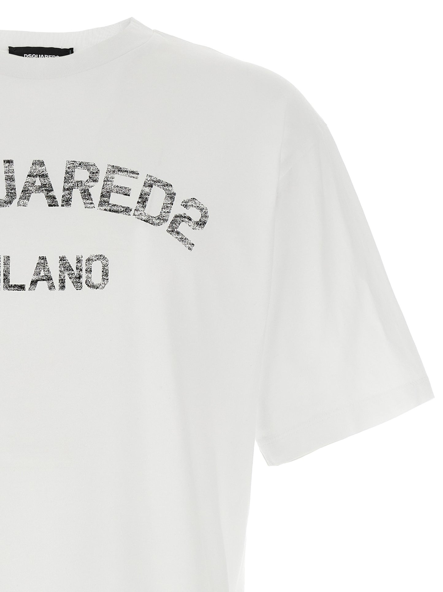 T-Shirt by Dsquared² for men in cotton white & print showcases a fashionable silhouette, elegantly detailed with a fashionable and for a sophisticated, high-fashion look.