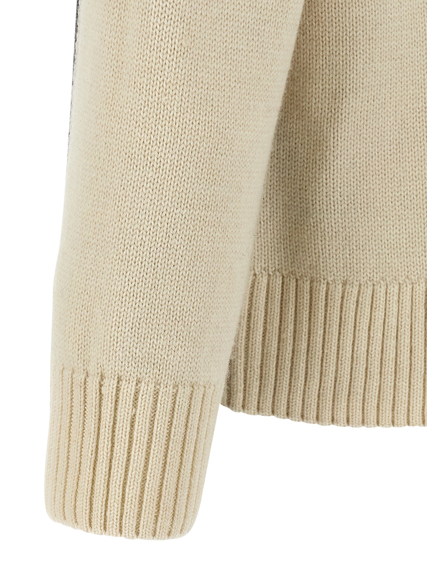 Cardigan by J.W.Anderson for men in cashmere acrylic wool gray showcases a captivating silhouette, artfully detailed with a captivating and for a truly sophisticated captivating look.