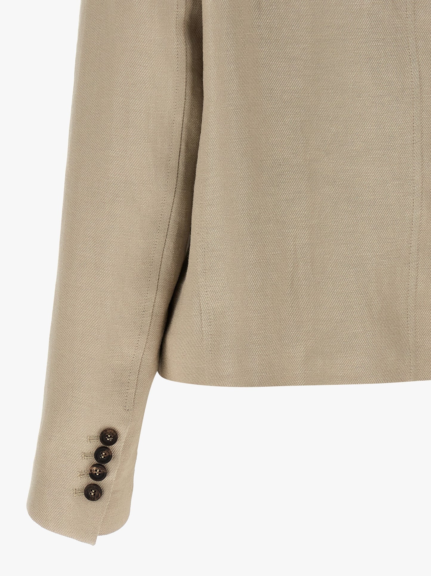 This Blazer by Brunello Cucinelli for women in linen & denim beige presents a tailored silhouette, meticulously tailored with a tailored and distinctive for a tailored finish.