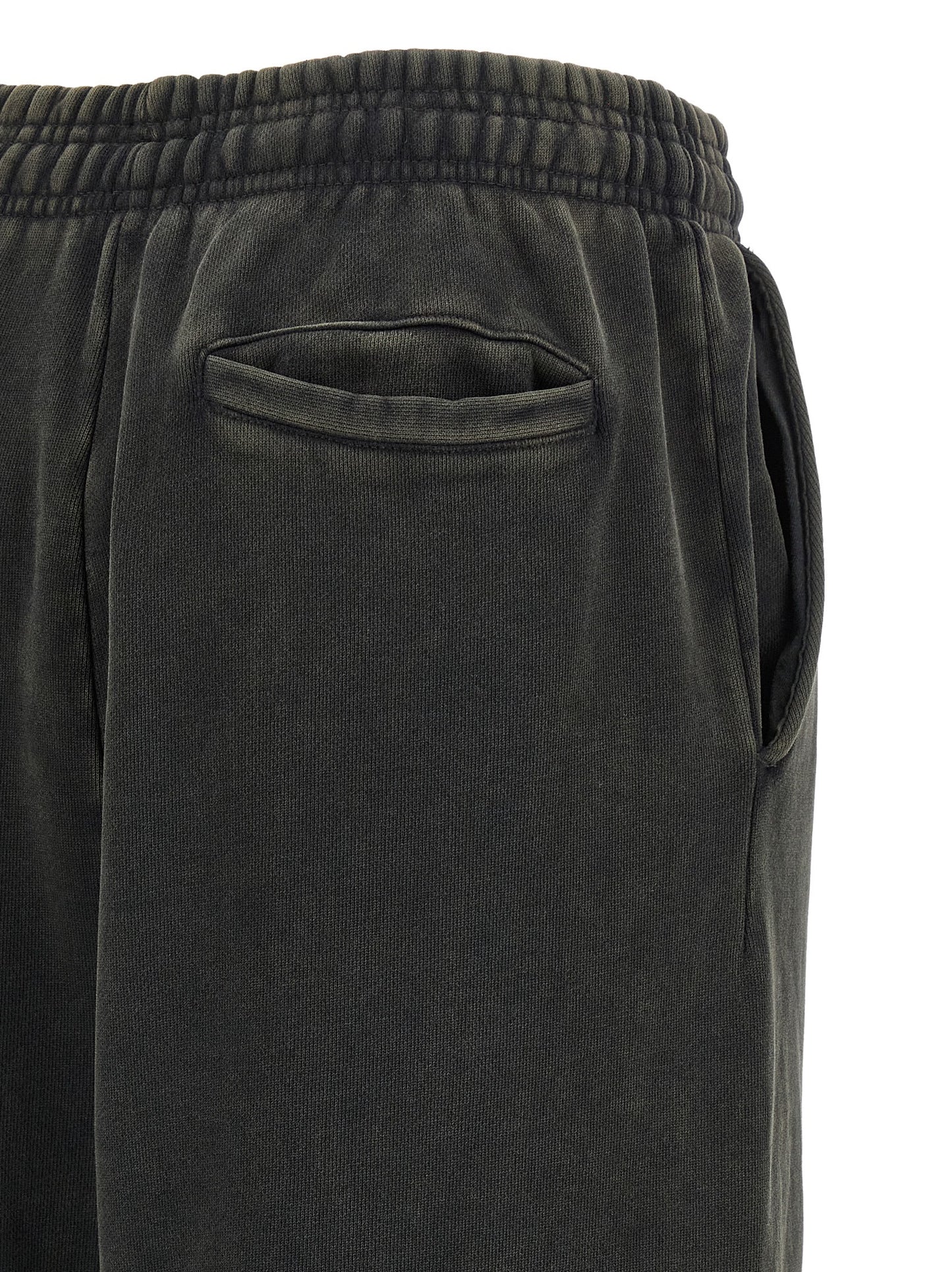 Joggers by Entire Studios for women in organic cotton black features an sartorial straight-leg & wide and long with a cut for a sartorial finish.