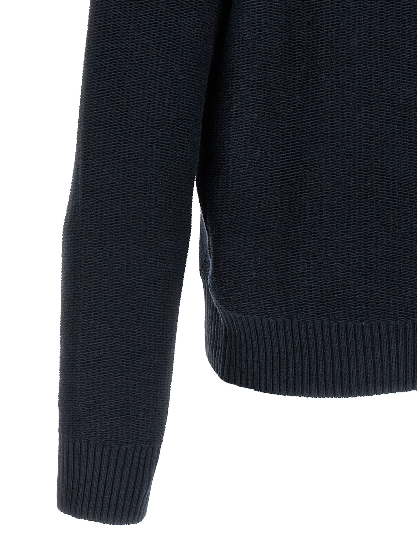 Cardigan by Ballantyne for men in linen & cotton blue showcases a luxurious silhouette, meticulously detailed with a sophisticated and for a refined finish.