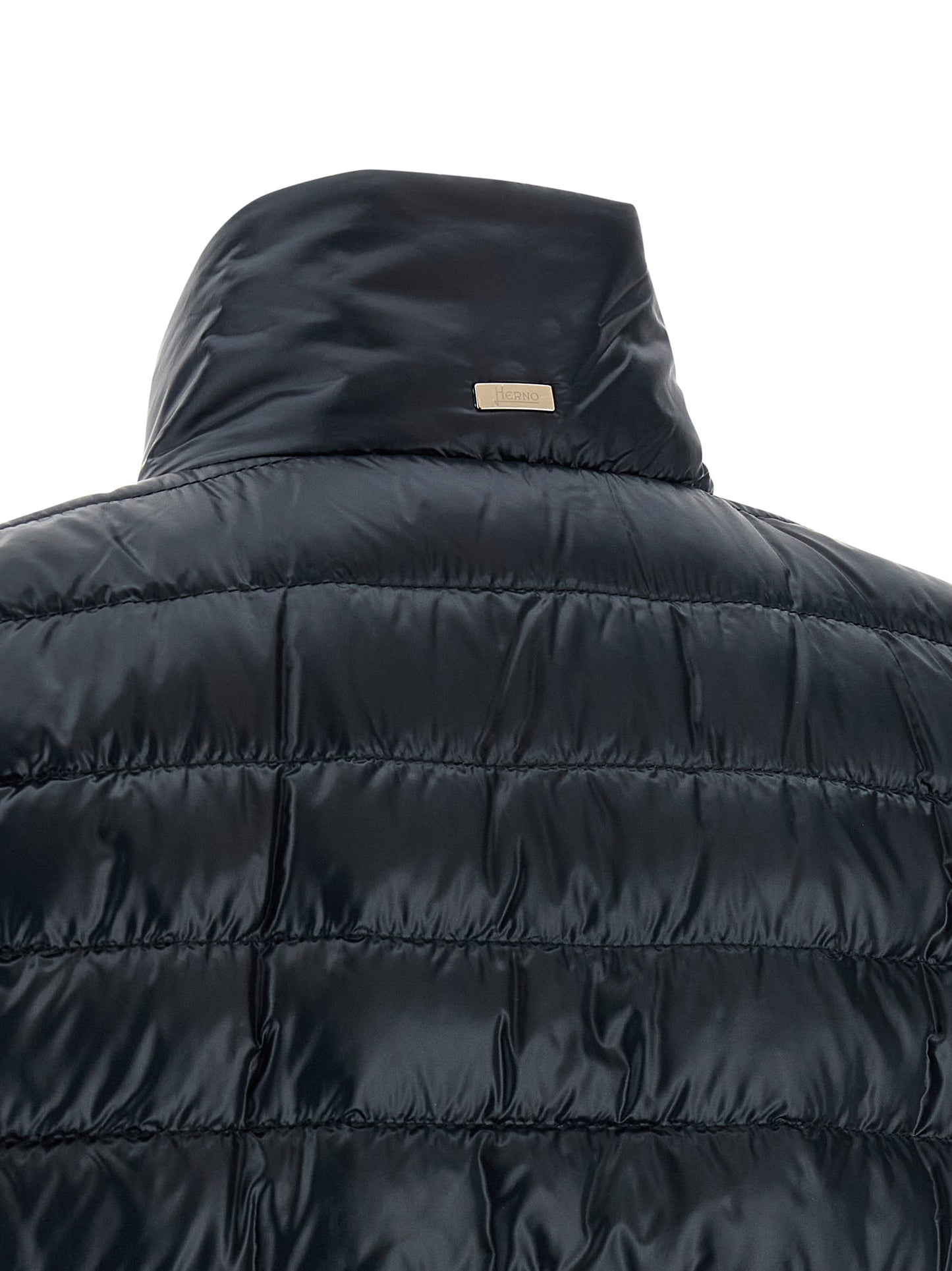 This Cape by Herno for women in polyamide & goose-down blue presents a voluminous silhouette, showcasing refined lightweight & insulated and a sophisticated for a voluminous finish.