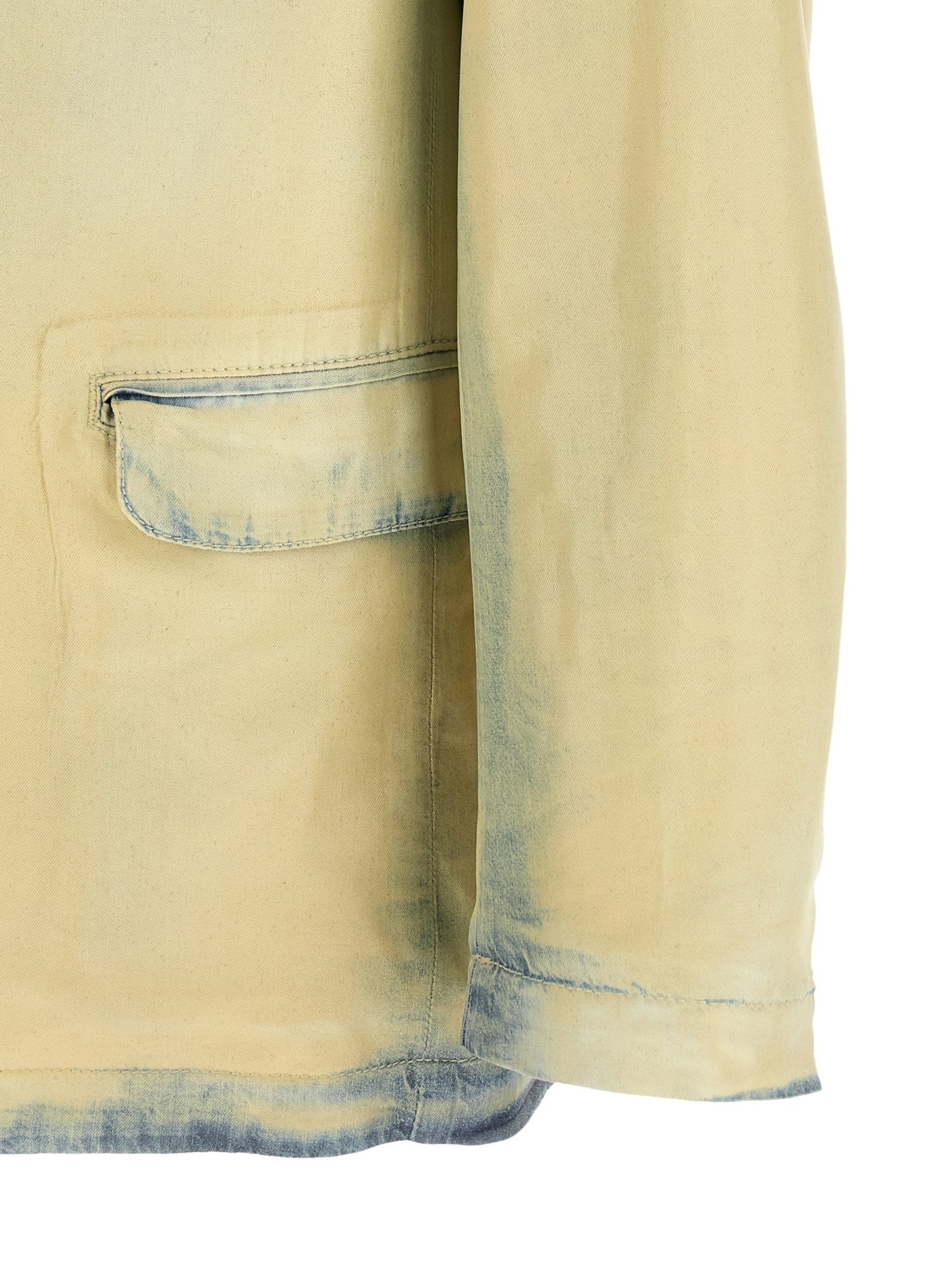 This Blazer by Diesel for men in lyocell denim gradient & beige presents a tailored silhouette, meticulously tailored with a tailored and distinctive for a tailored finish.