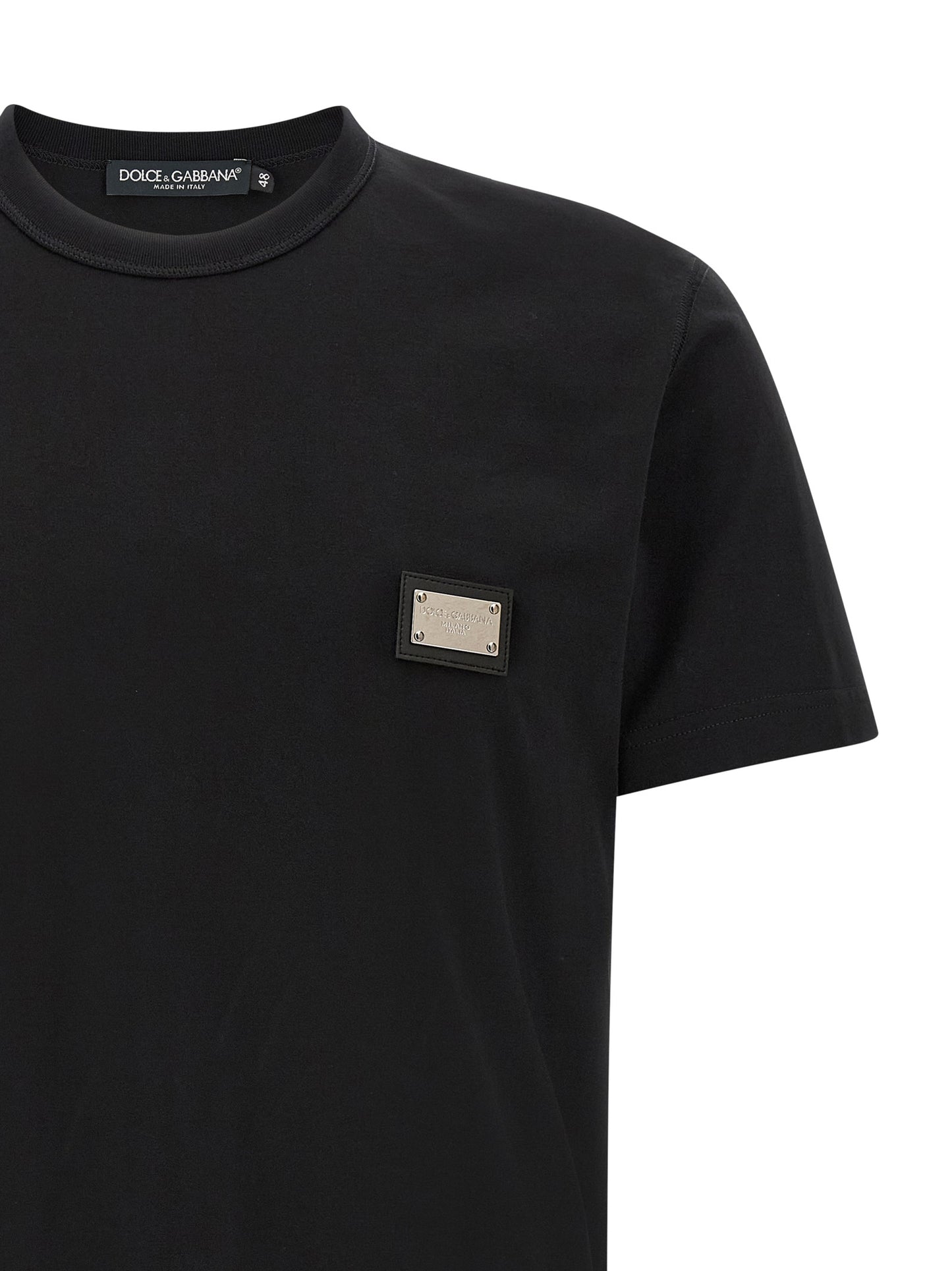 T-Shirt by Dolce & Gabbana for men in leather & cotton black showcases a dramatic silhouette, elegantly detailed with a dramatic crew neckline and for a truly dramatic finish.