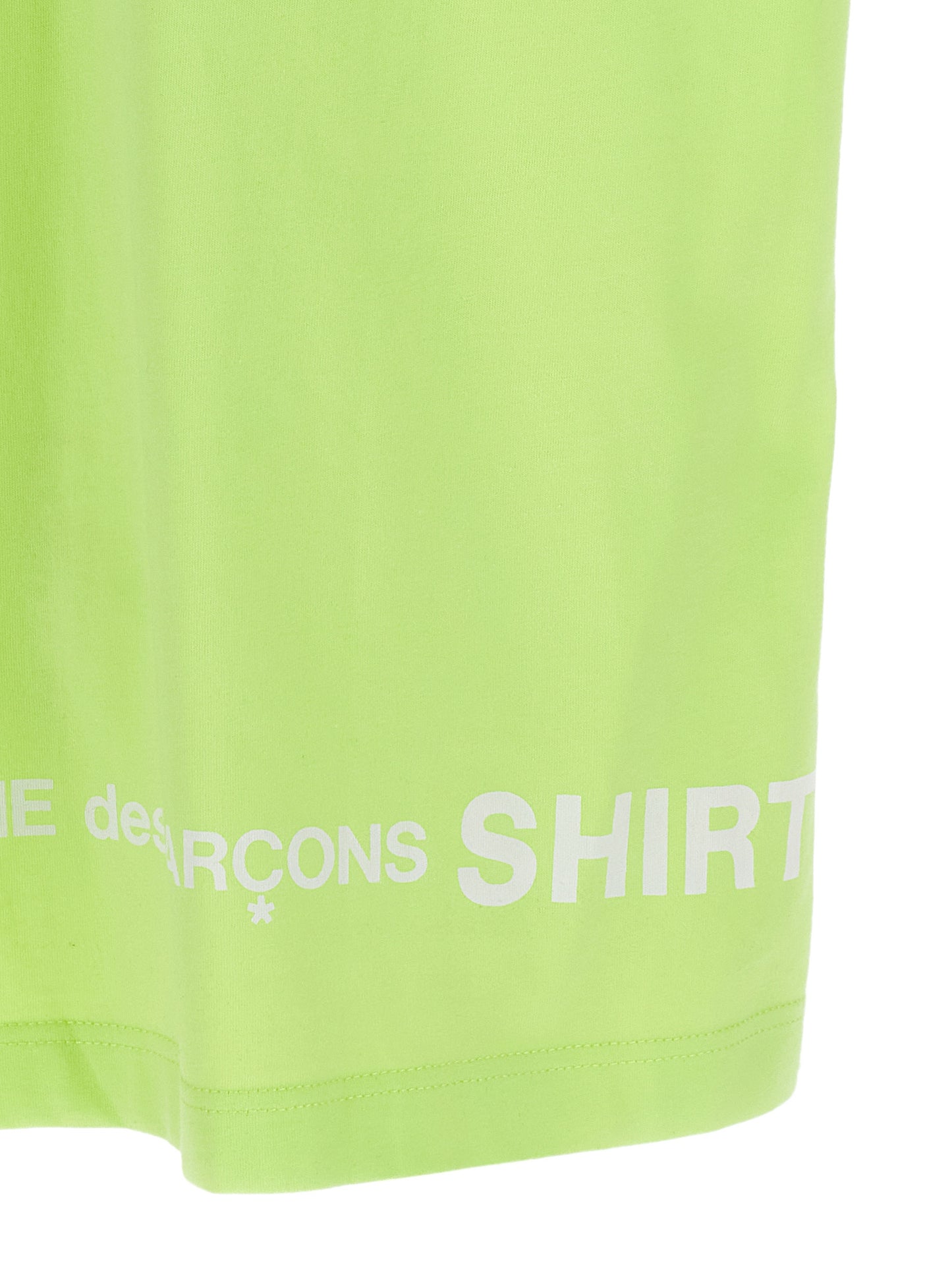 T-Shirt by Comme Des Garçons for men in cotton bicolour, green & print features an edgy silhouette, meticulously detailed with a sophisticated and for a truly edgy finish.