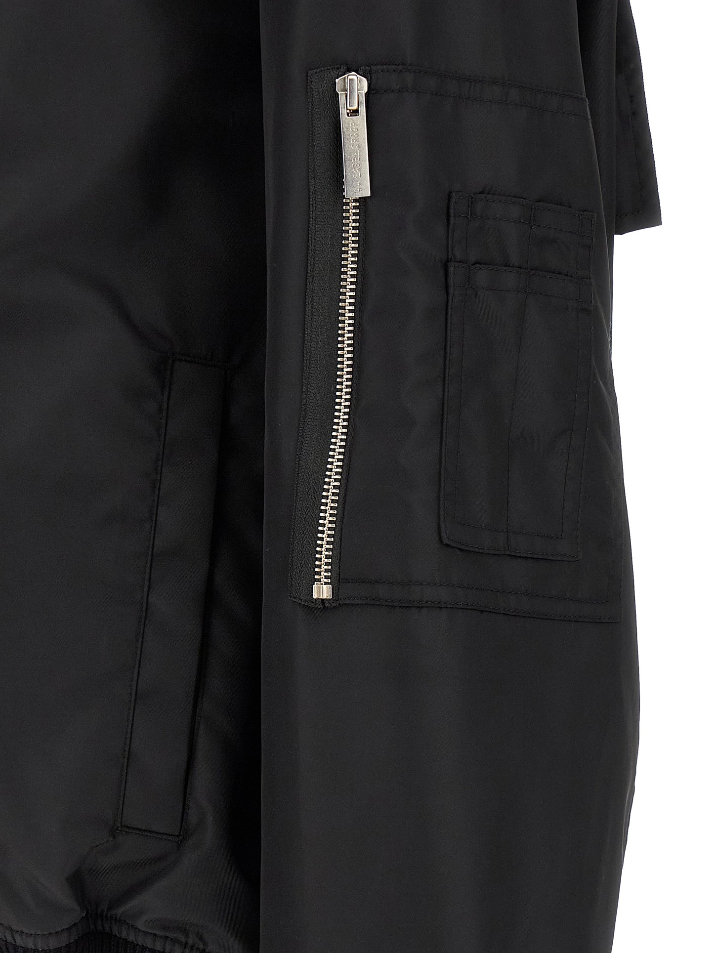 This Bomber Jacket by 44 Label Group for men in polyamide satin black & print exhibits a edgy silhouette, meticulously detailed with functional and a edgy for a edgy finish.