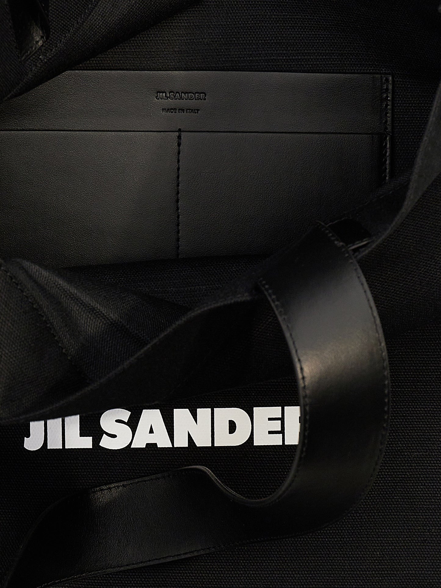Large Shopper Tote Bag by Jil Sander for women in linen poly cotton canvas & leather black & print features an sumptuous Linen Poly Cotton Canvas & Leather Large Shopper Tote Bag design with a secure , ample , and versatile handle for an sumptuous finish.