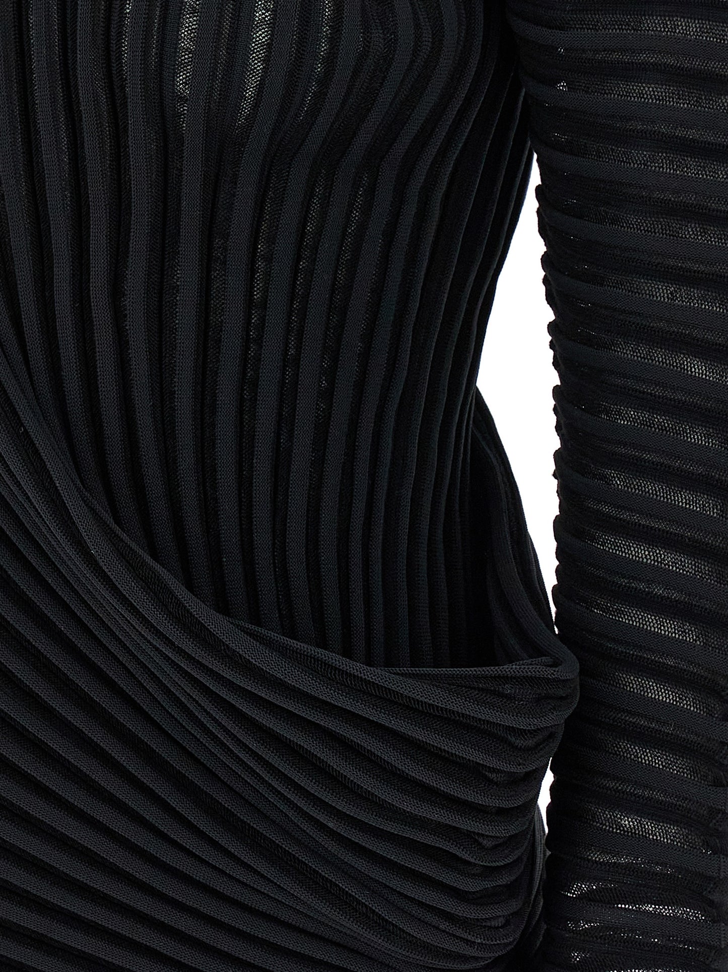 Shirt by Issey Miyake for women in cotton polyester black features an architectural silhouette with a refined and elegant for a architectural look.