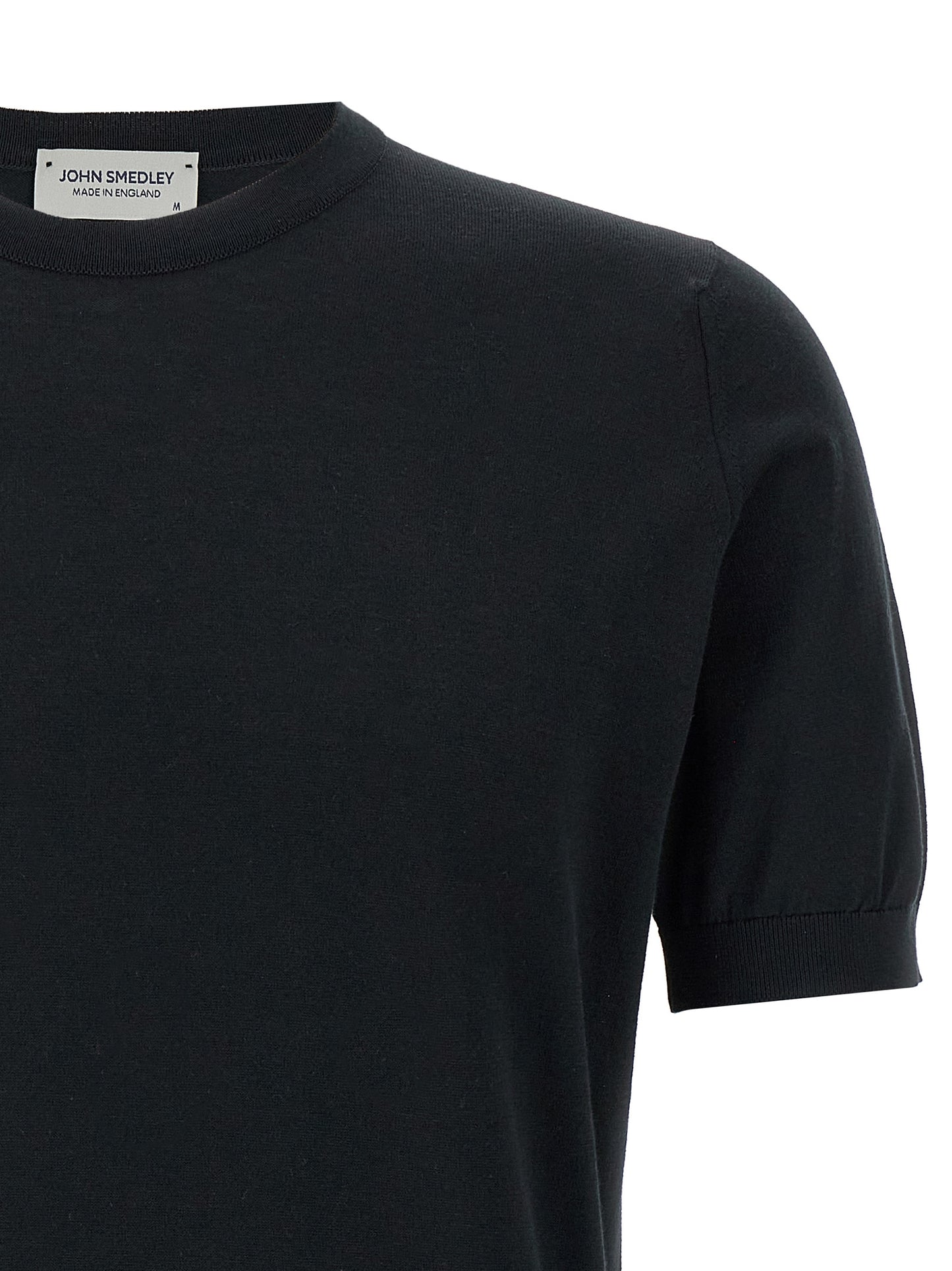 T-Shirt by JOHN SMEDLEY for men in cotton black showcases a dramatic silhouette, elegantly detailed with a dramatic and for a truly dramatic finish.