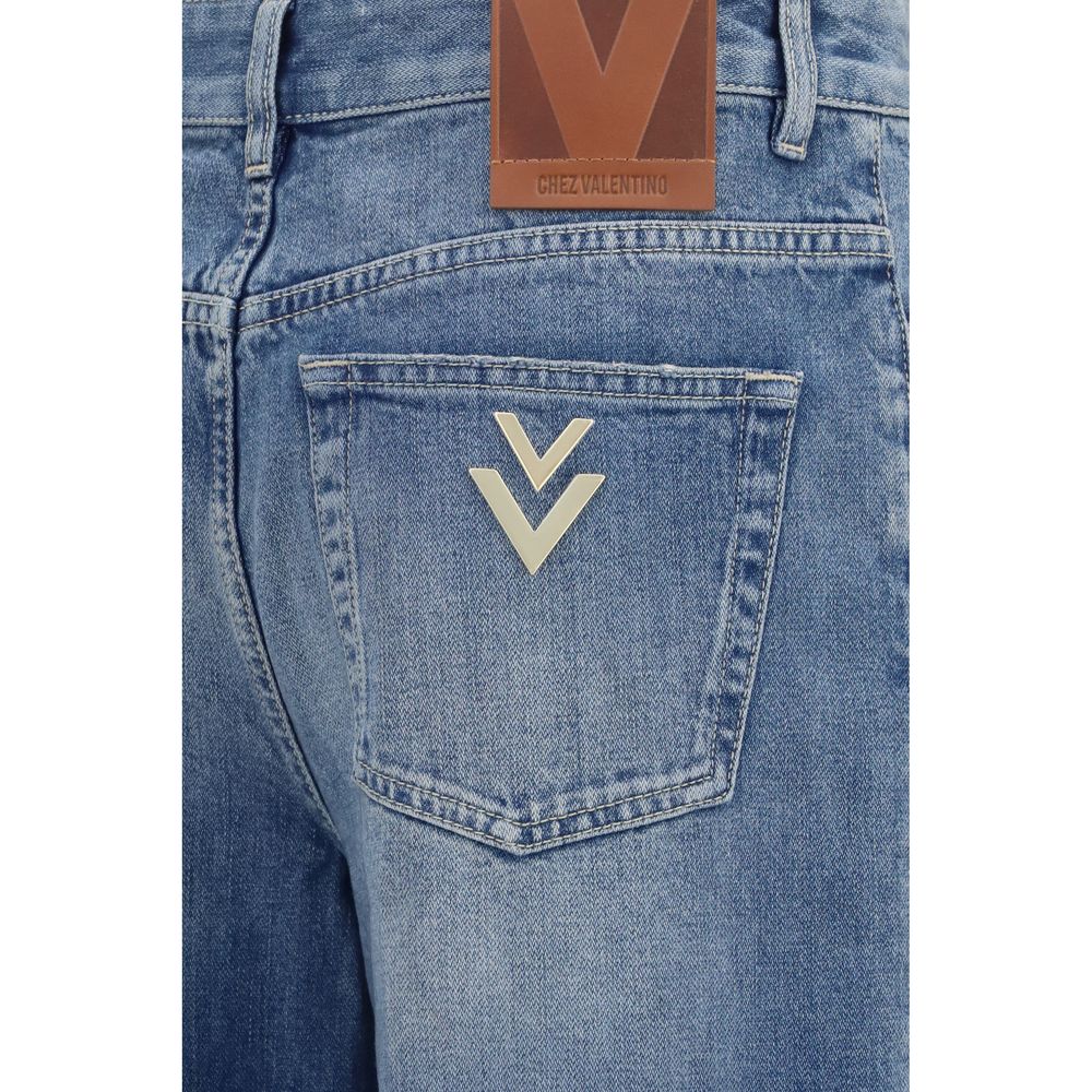 Jeans by Valentino Garavani for women in denim cotton blue & signature presents a refined pantology silhouette, artfully defined by a refined pantology straight-leg & regular-fit, long, and a sophisticated .