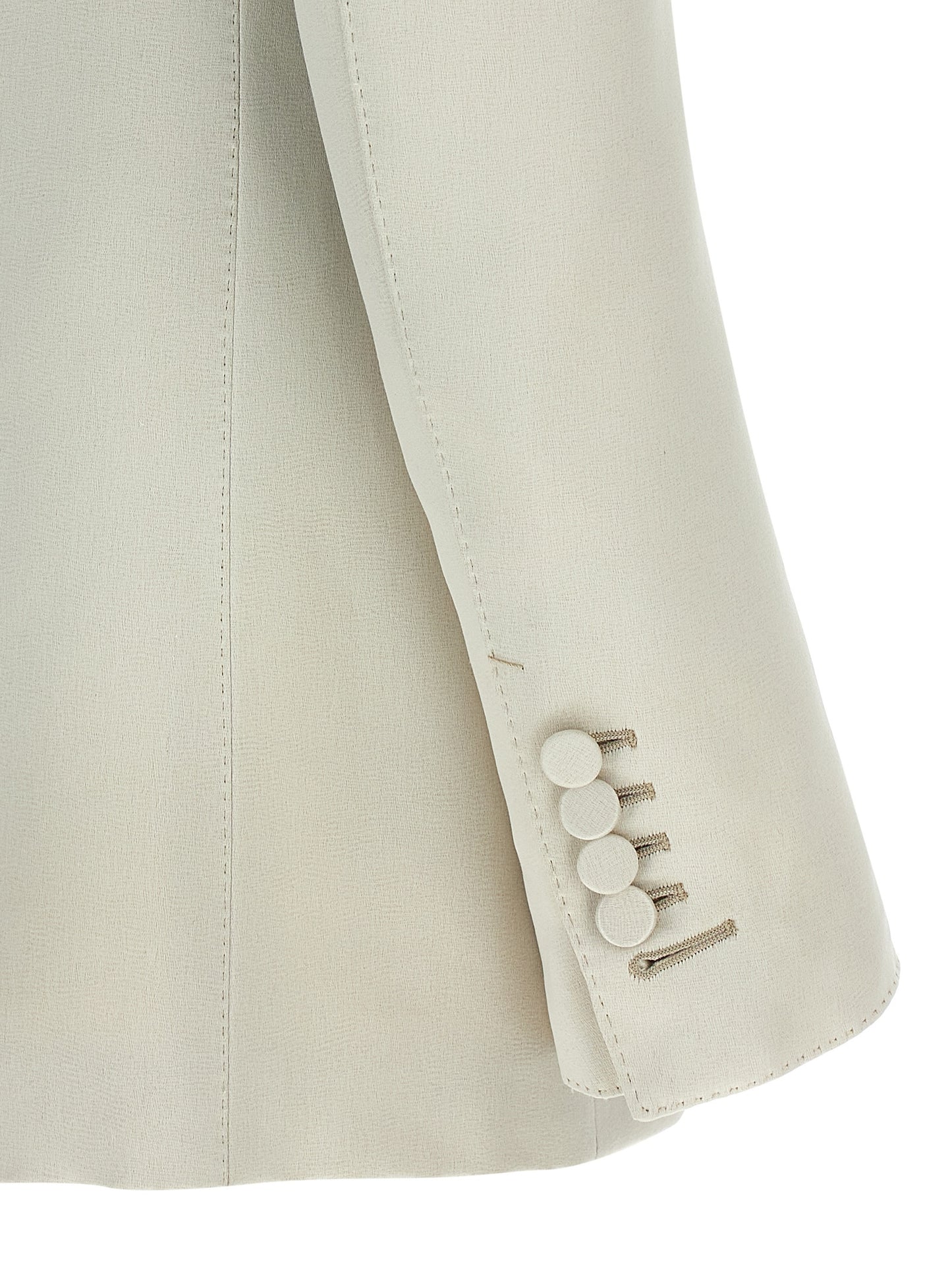 This Blazer by Tom Ford for women in silk cotton & cupro beige presents a tailored silhouette, meticulously tailored with a tailored and distinctive for a tailored finish.