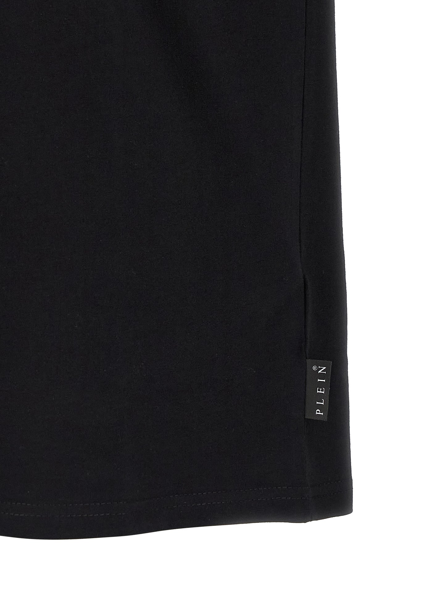 T-Shirt by Philipp Plein for men in cotton black & print features an edgy silhouette, meticulously detailed with a sophisticated and for a truly edgy finish.