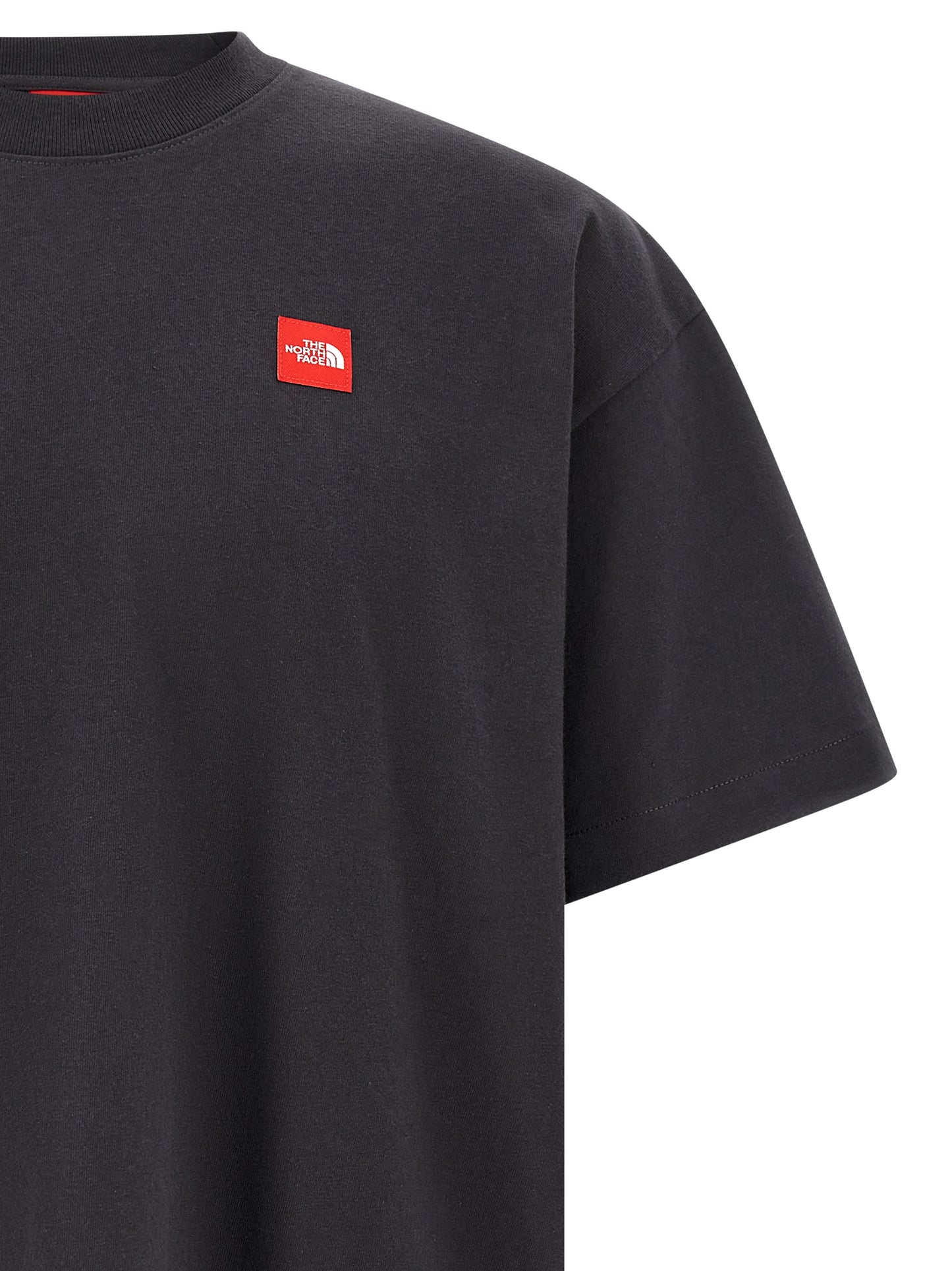 T-Shirt by The North Face for men in cotton gray & red showcases a chic silhouette, artfully detailed with a chic crew neckline and for a chic finish.