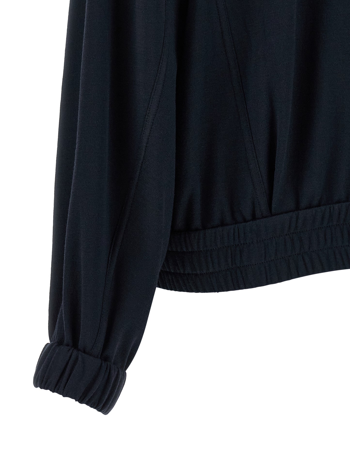 This Bomber Jacket by Brunello Cucinelli for women in silk cotton & polyamide blue exhibits a edgy silhouette, meticulously detailed with functional pockets and a edgy for a edgy finish.