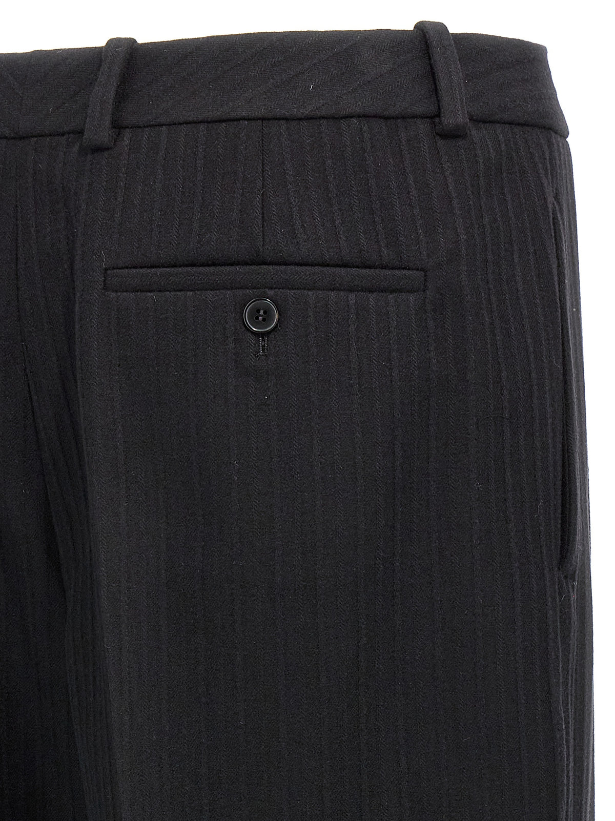 Trousers by Saint Laurent for men in cashmere black features an on trend silhouette, showcasing a sophisticated straight-leg with a long and high rise for an on trend finish.