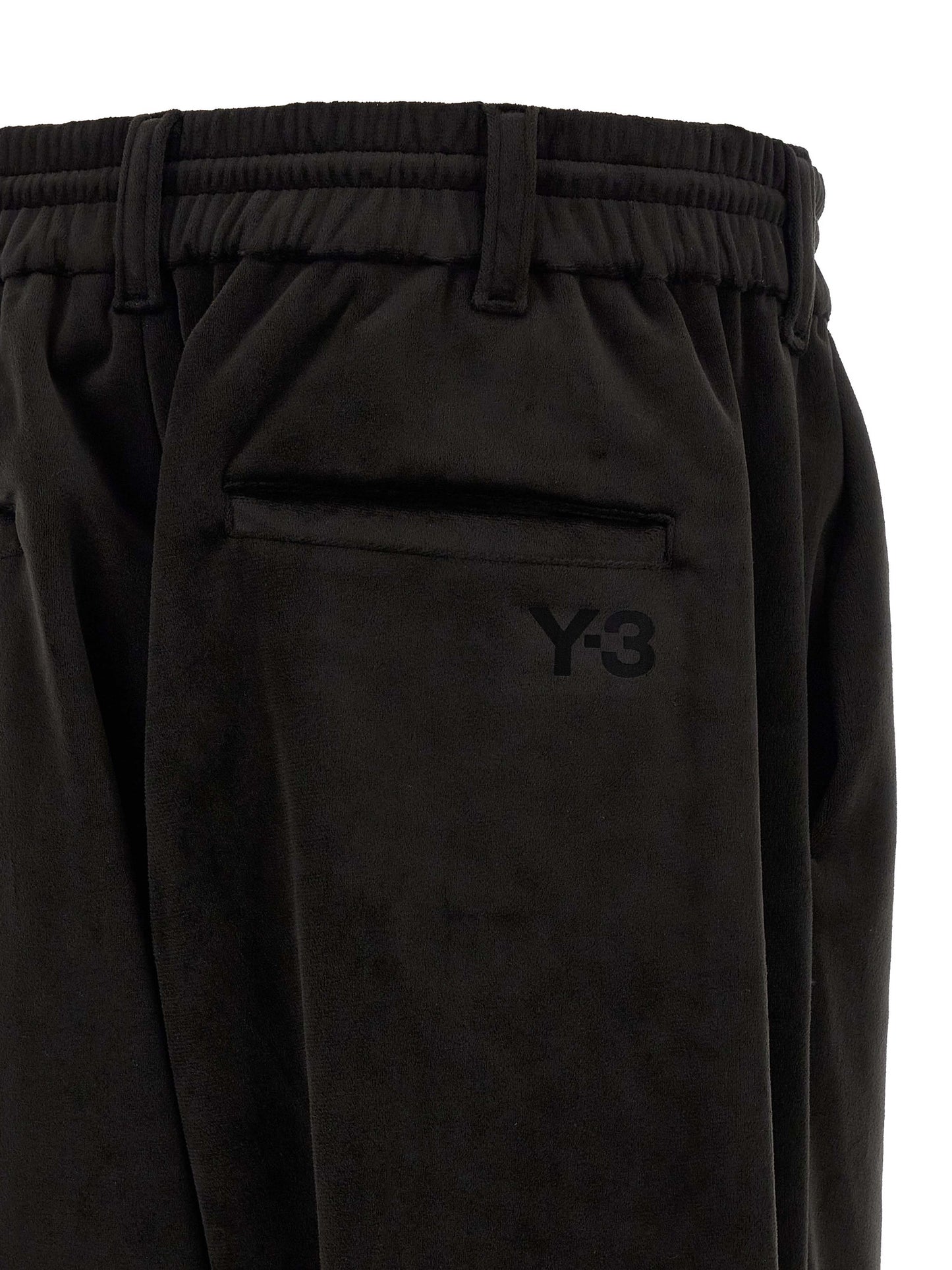 Joggers by Y-3 for men in stretch polyester black presents a tailored silhouette, showcasing a tailored relaxed-fit, wide & cropped and cropped cut with a refined for a truly tailored aesthetic.