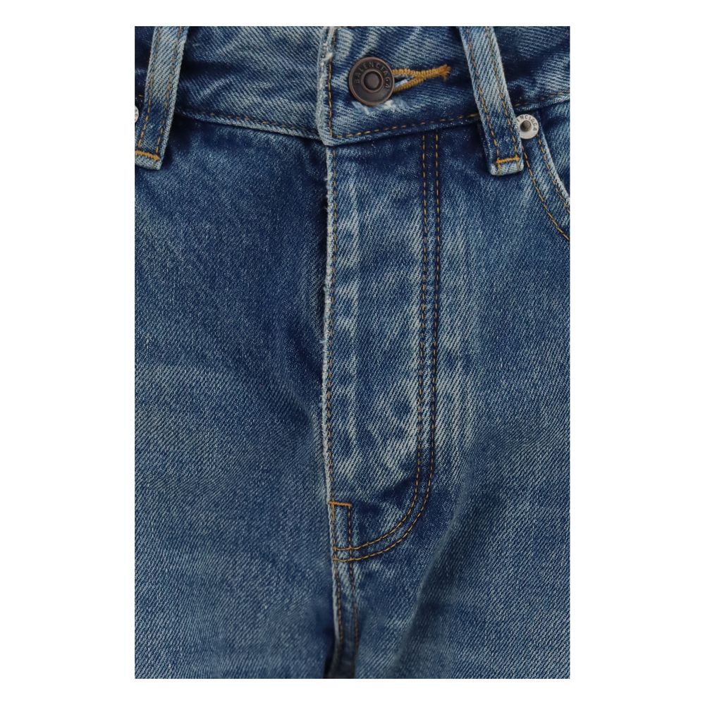 Jeans by Balenciaga for women in denim cotton blue features an sophisticated and straight-leg, regular-fit & wide with a precise long, creating a sophisticated and sophisticated silhouette.