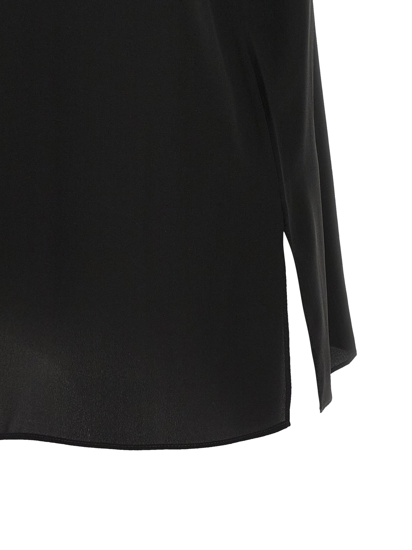 Shirt by Brunello Cucinelli for women in silk black showcases a sublime silhouette, artfully detailed with a sublime and for a sophisticated, sublime finish.