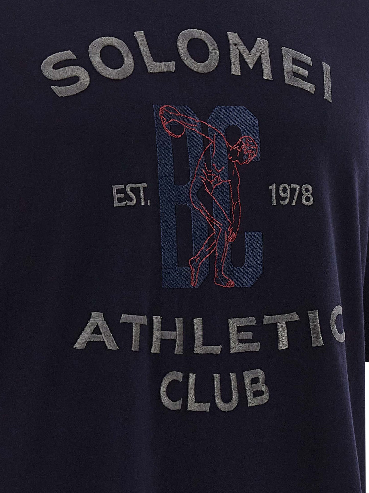 T-Shirt by Brunello Cucinelli for men in cotton blue & print showcases a dramatic silhouette, elegantly detailed with a dramatic crew neckline and for a truly dramatic finish.