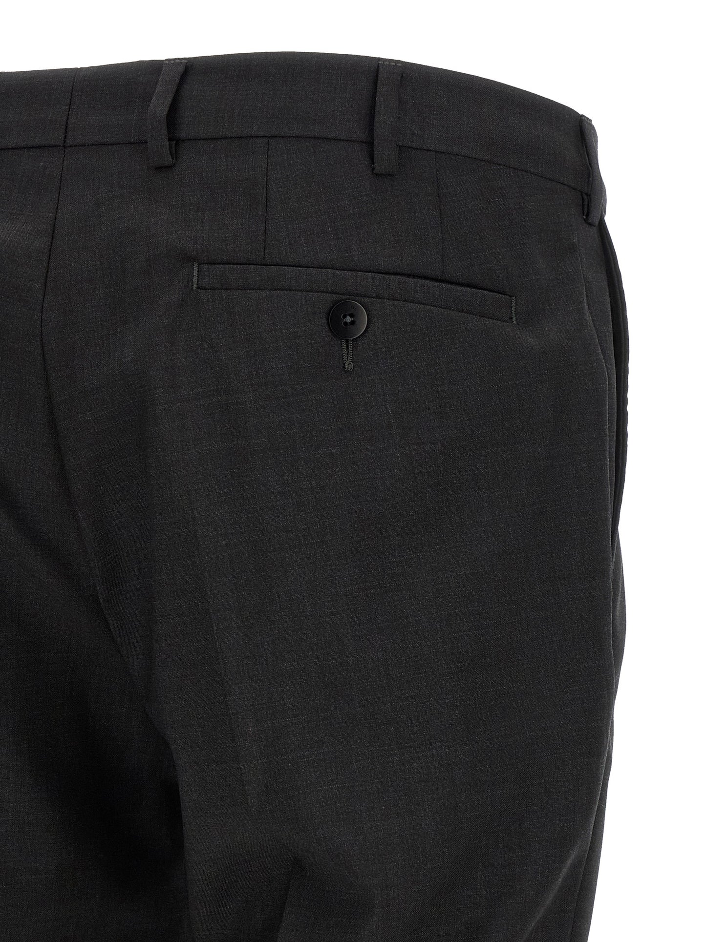 This Pant Suit by Pal Zileri for men in wool gray presents a discerning silhouette, featuring a sophisticated and a discerning for a refined and polished look.