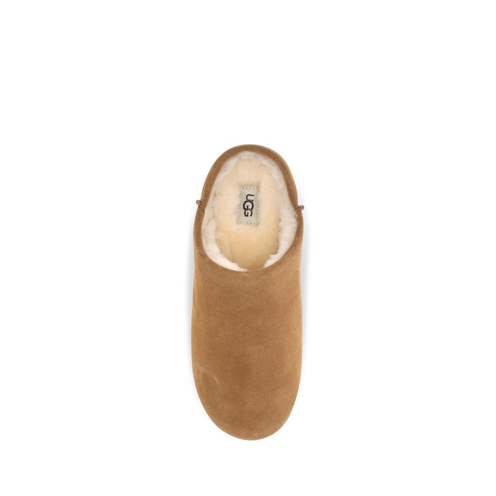 Mules Slippers Flat Shoes by UGG for women in suede leather & rubber beige & signature showcases a enchanting silhouette as part of the Women's Suede Leather & Rubber Mules Slippers Flat Shoes collection, defined by a enchanting and for a enchanting look.