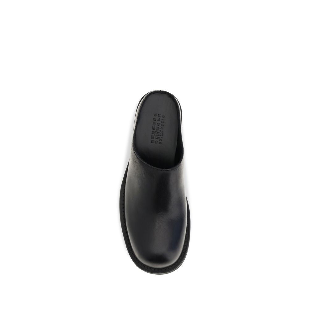 Mules Flat Shoes by MM6 for women in bos taurus calfskin leather black & signature presents a impeccable silhouette as Women's Bos Taurus Calfskin Leather Mules Flat Shoes, artfully designed with a and a impeccable for a refined, upscale finish.
