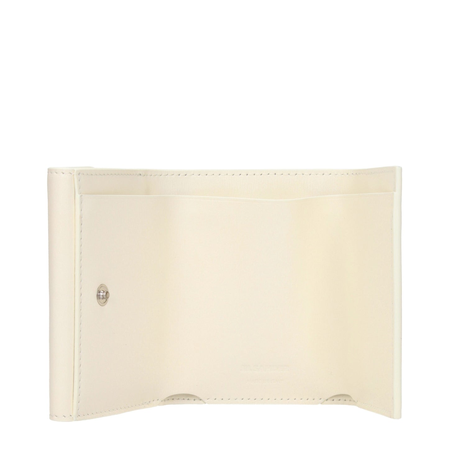 Wallet by Jil Sander for women in leather white showcases a distinguished silhouette, artfully capturing the essence of the distinguished Leather Wallet design with functional .