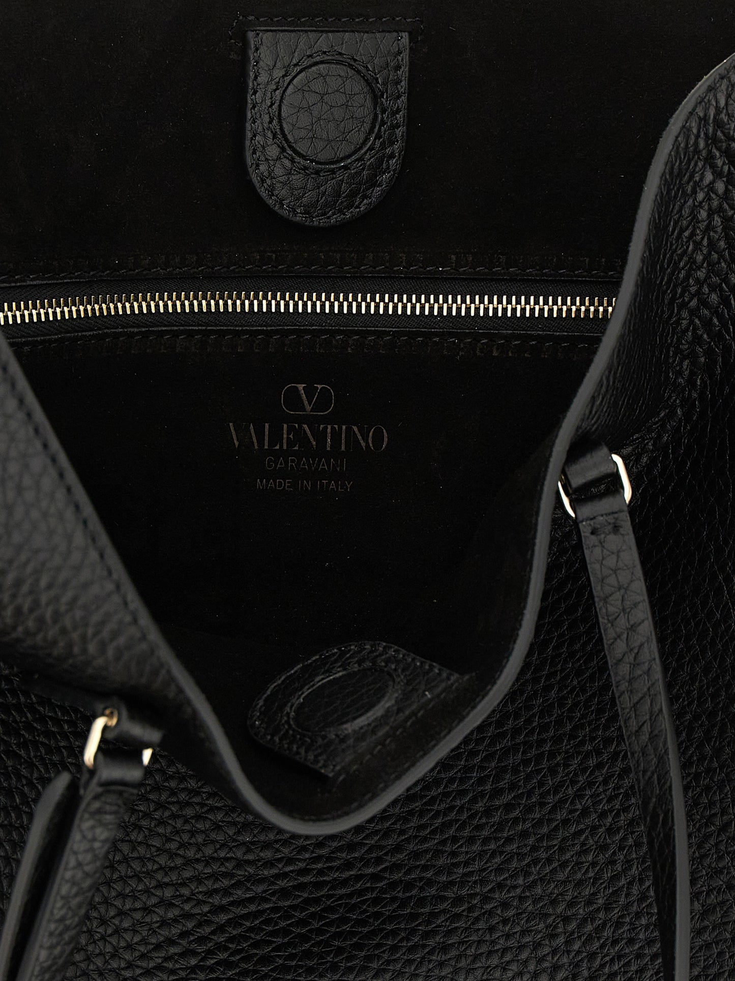 Medium Shoulder Tote Bag by Valentino Garavani for women in suede calfskin leather black & print features a enviable silhouette, showcasing a secure zipper & magnetic, ample , and enviable shoulder-strap, handle & adjustable-strap for a enviable finish.