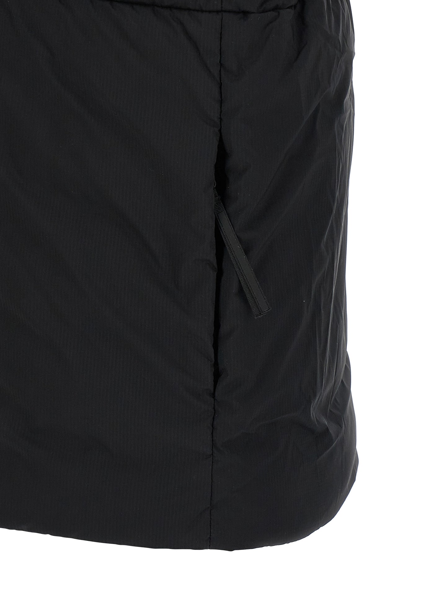 Vest by Canada Goose for men in polyamide black & signature features a stylish silhouette, showcasing distinct pockets and a refined for a truly stylish finish.