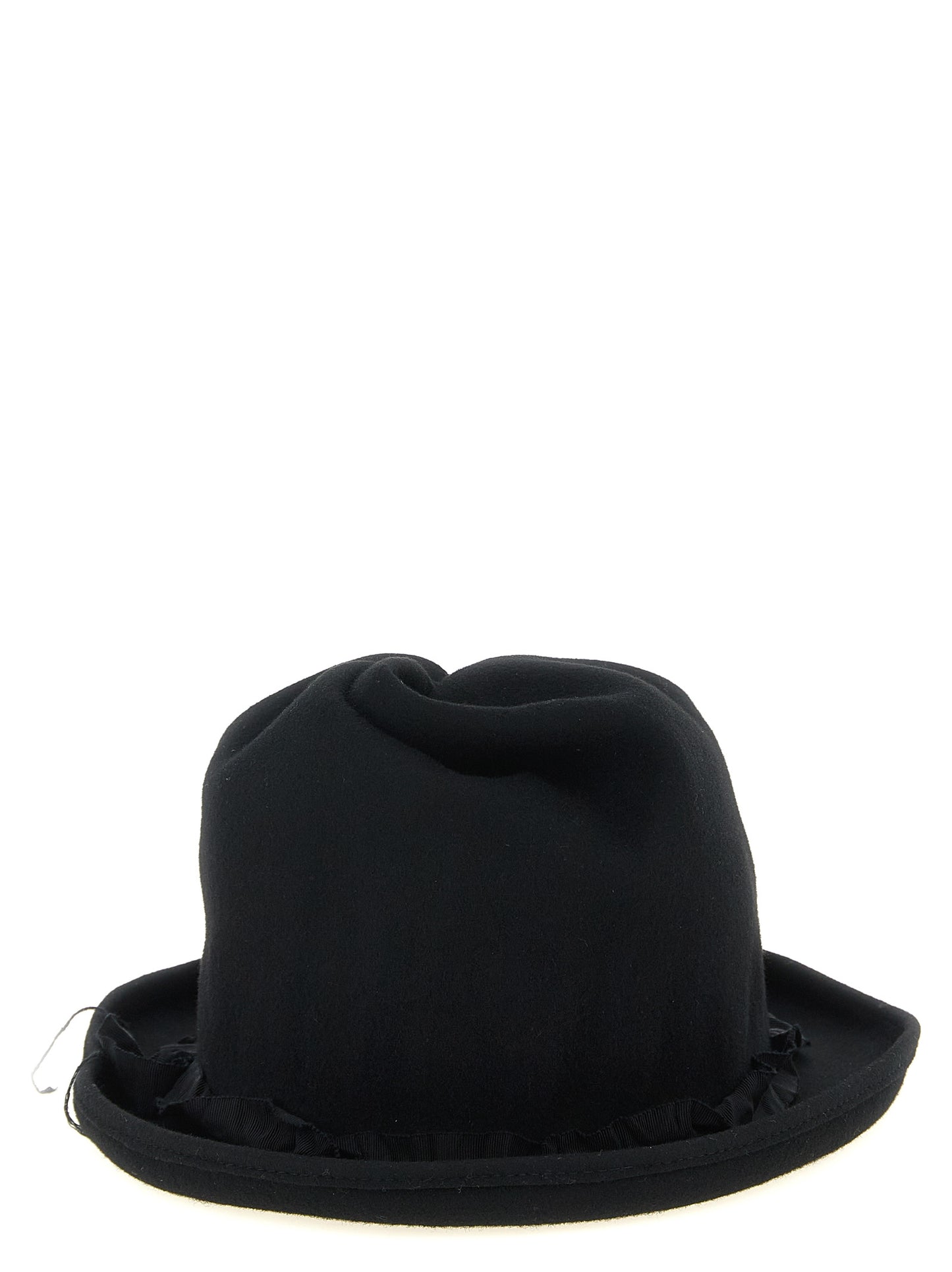 This Fedora by Yohji Yamamoto for men in wool black presents a urban chic silhouette, showcasing the urban chic design elements and sophisticated craftsmanship of the Fedora Play Ribbon Wool.